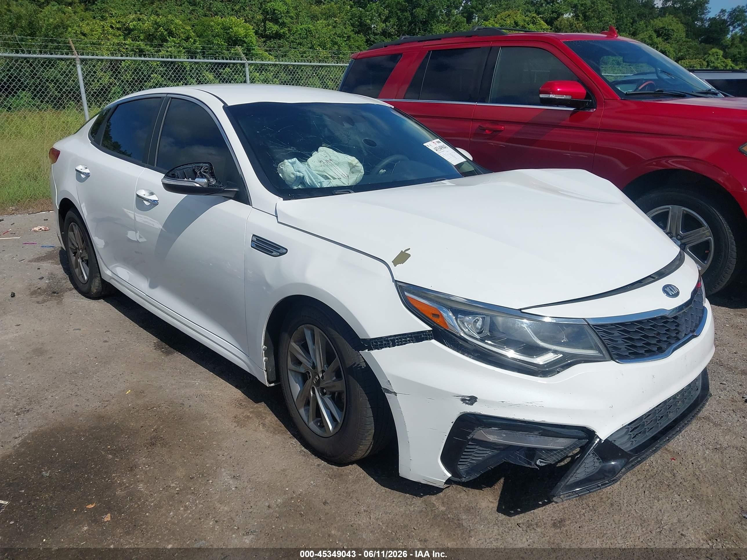 2019 Kia Optima LX, VIN 5XXGT4L31KG336776 — Front end
