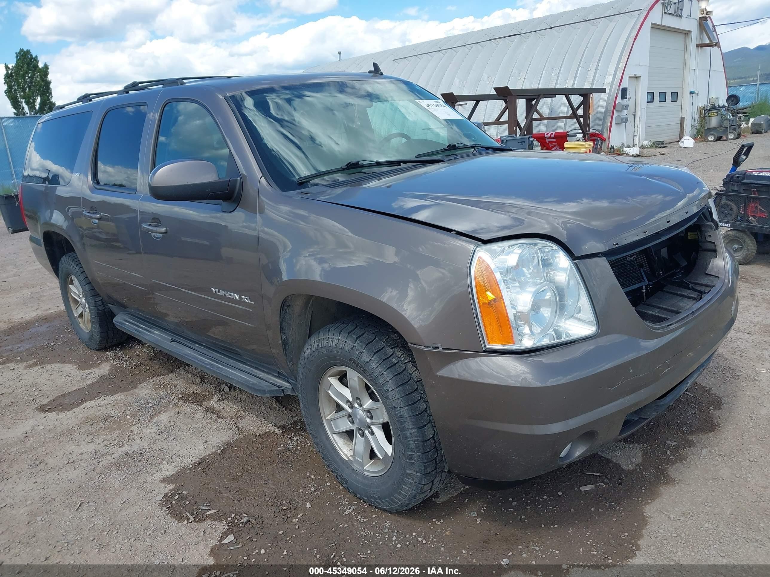 2013 GMC Yukon XL SLT, VIN 1GKS2KE74DR316446 — Перед