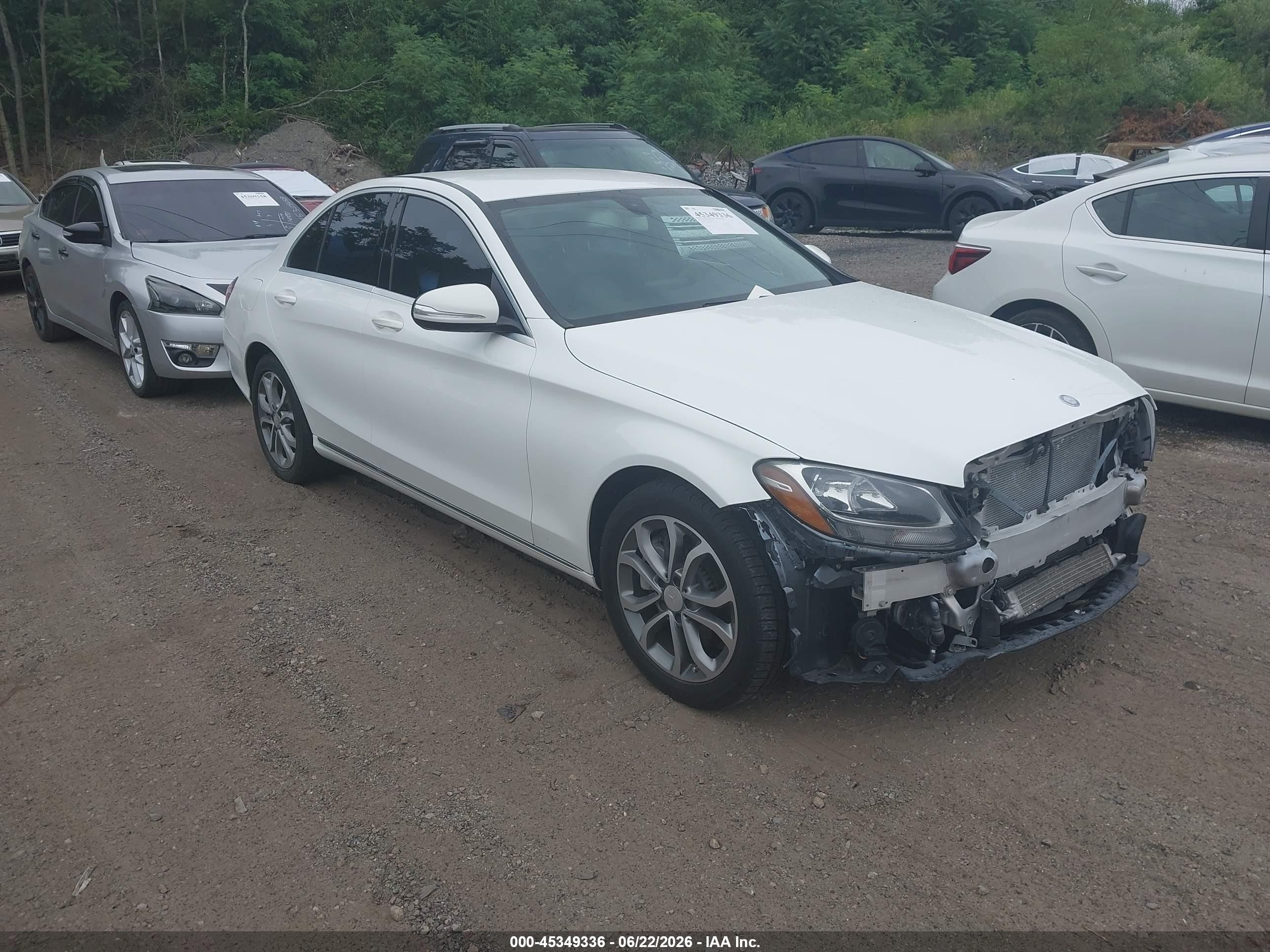 2015 Mercedes-Benz C 300, VIN 55SWF4JB8FU053652 — Перед