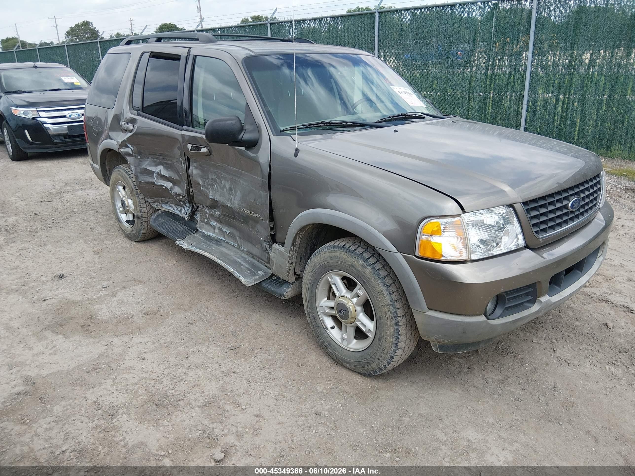 2002 Ford Explorer XLT, VIN 1FMZU63W82ZC20351 — Side
