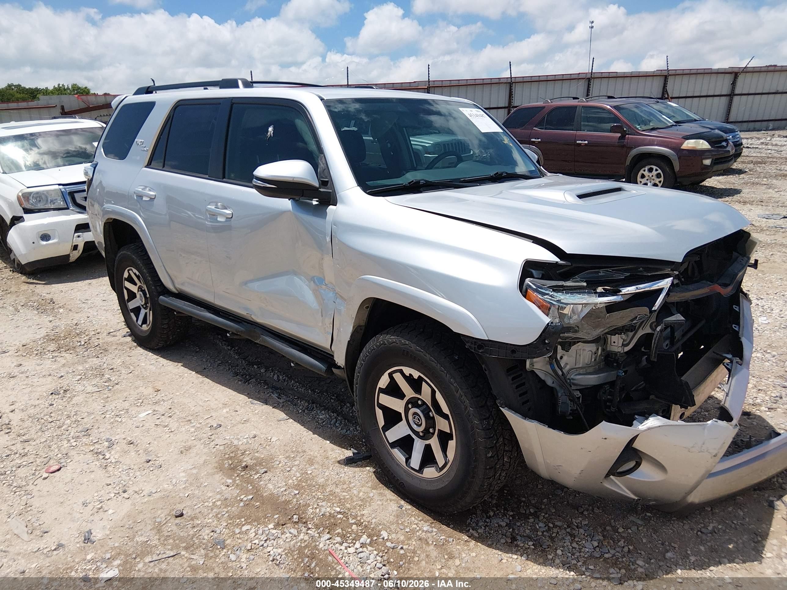 2019 Toyota 4Runner TRD Off Road Premium, VIN JTEBU5JR1K5706872 — Front end