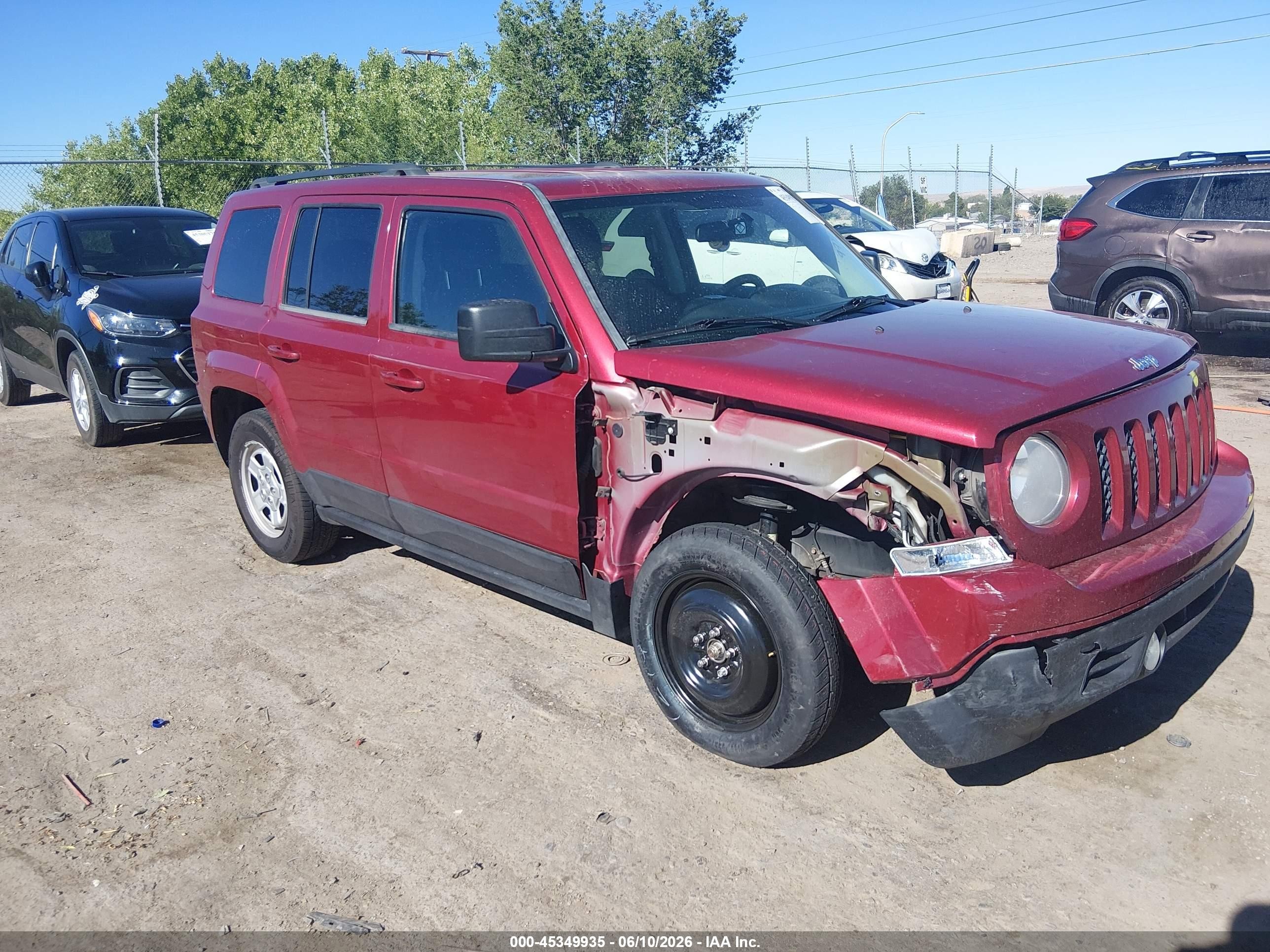 2014 Jeep Patriot Sport, VIN 1C4NJPBB6ED789796 — Front end