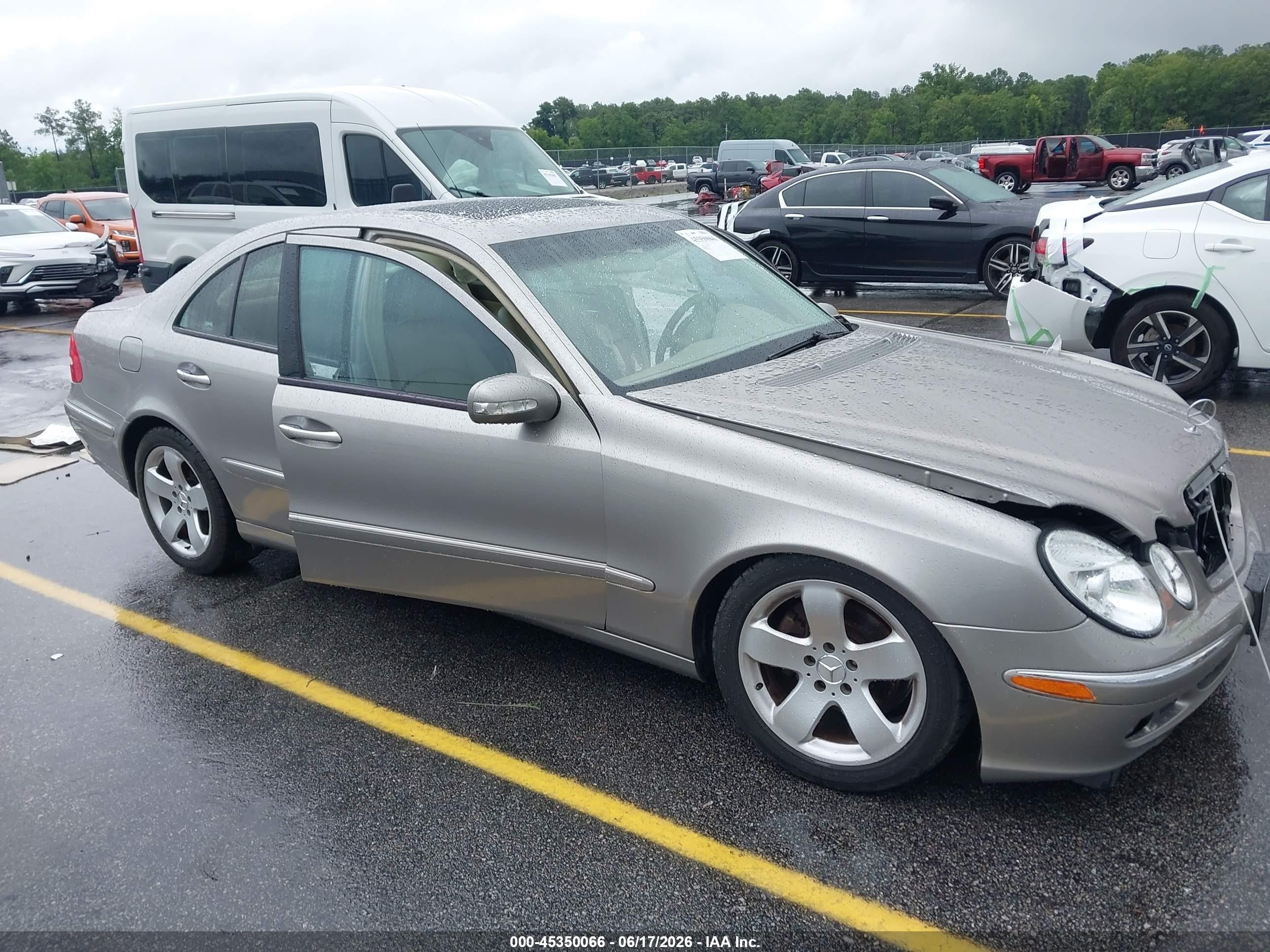 2004 Mercedes-Benz E 320, VIN WDBUF65J74A542716 — Side