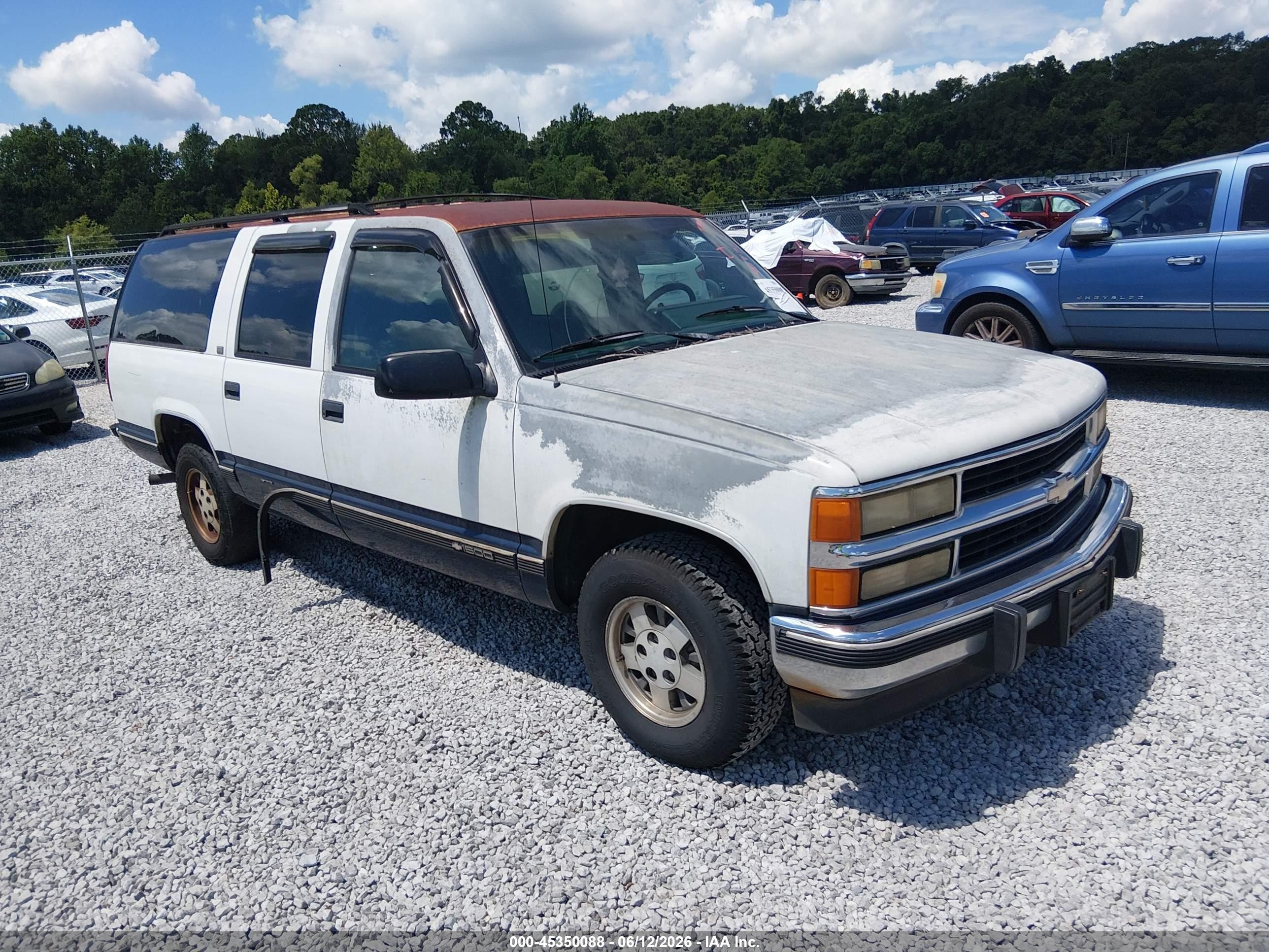1994 Chevrolet Suburban, VIN 1GNEC16K4RJ404705 — Normal wear