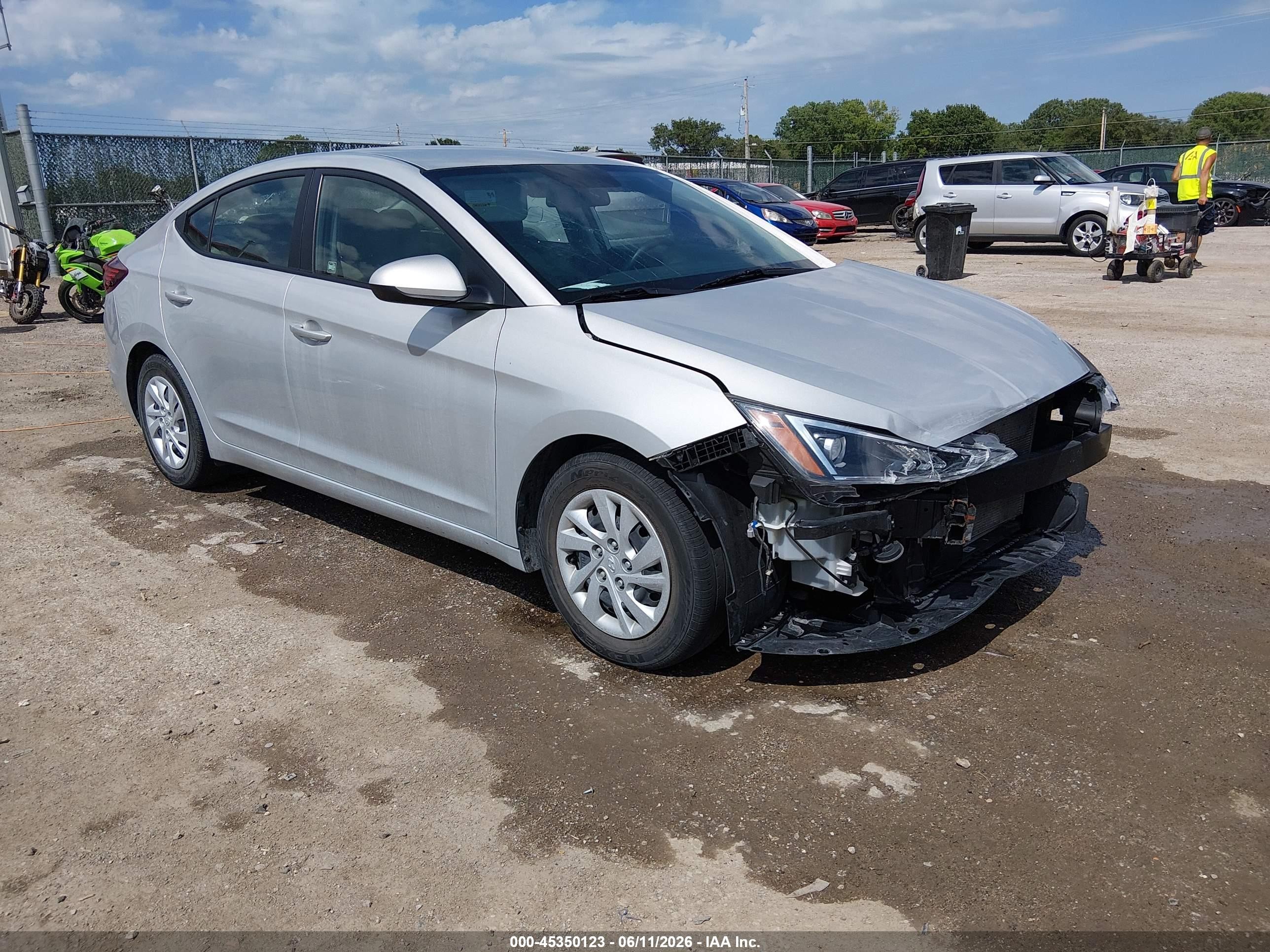 2019 Hyundai Elantra SE, VIN 5NPD74LF7KH488065 — Front end
