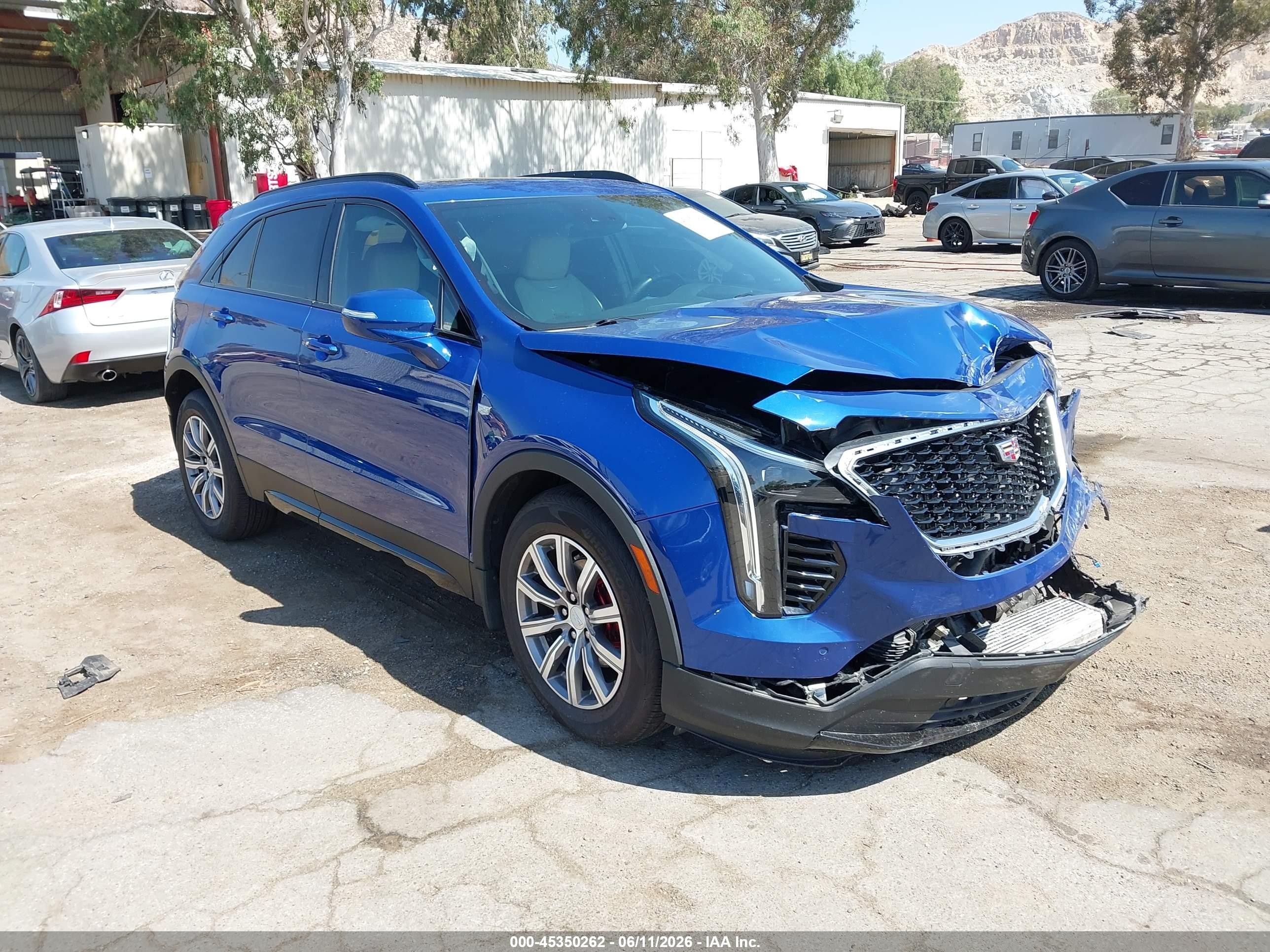 2021 Cadillac XT4 AWD Sport, VIN 1GYFZFR42MF035595 — Перед