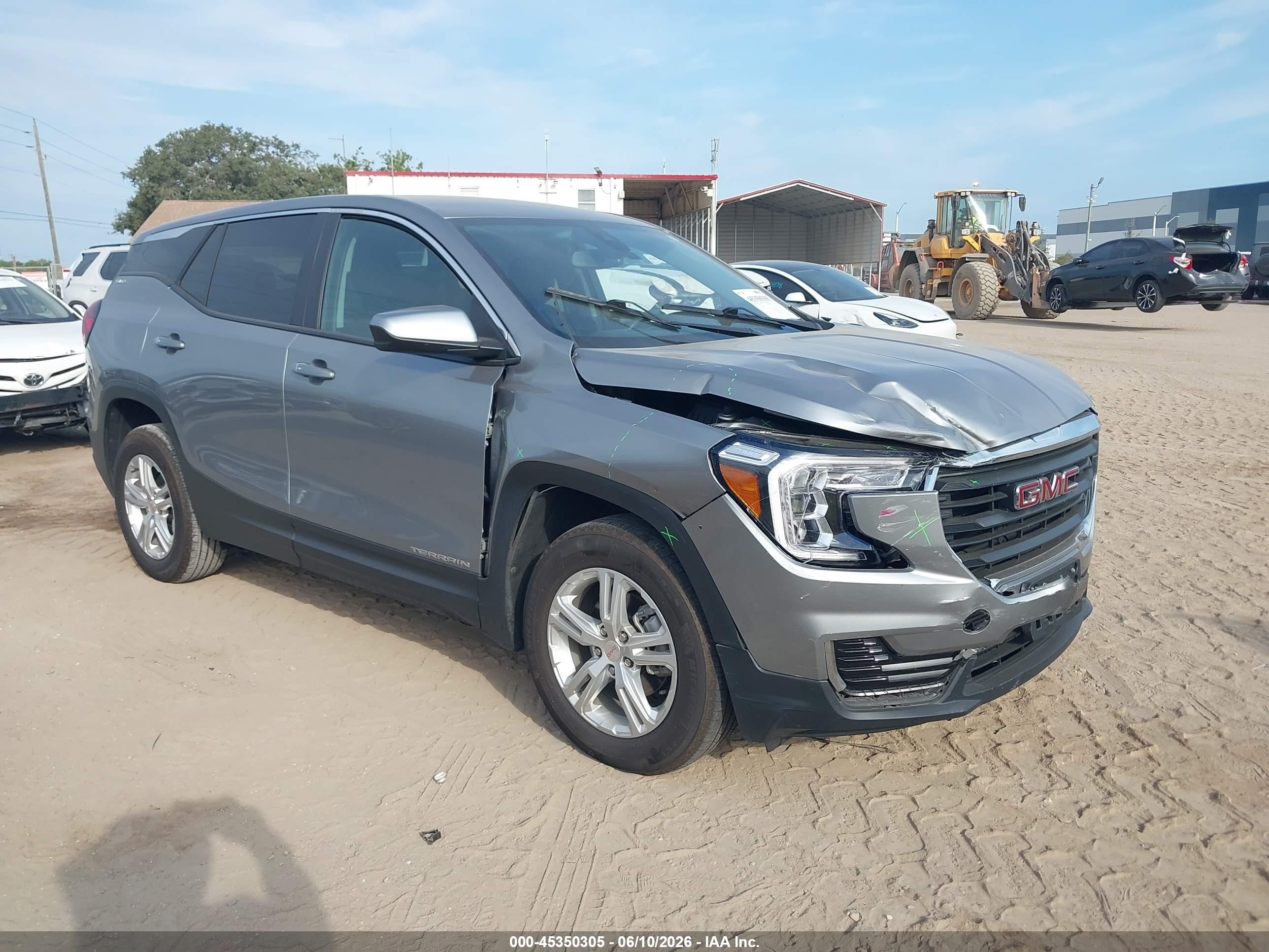 2024 GMC Terrain SLE, VIN 3GKALMEG2RL345253 — Front end