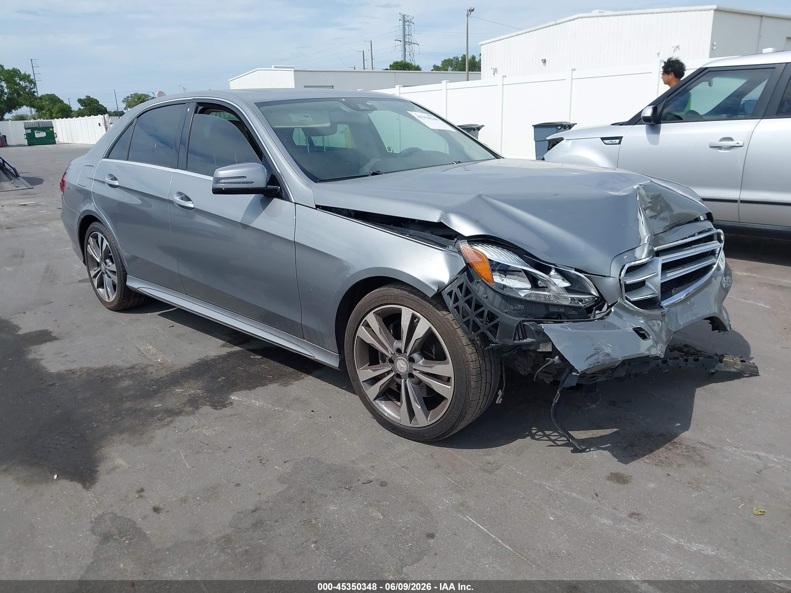 2014 Mercedes-Benz E 350 Sport, VIN WDDHF5KB2EA897228 — Normal wear