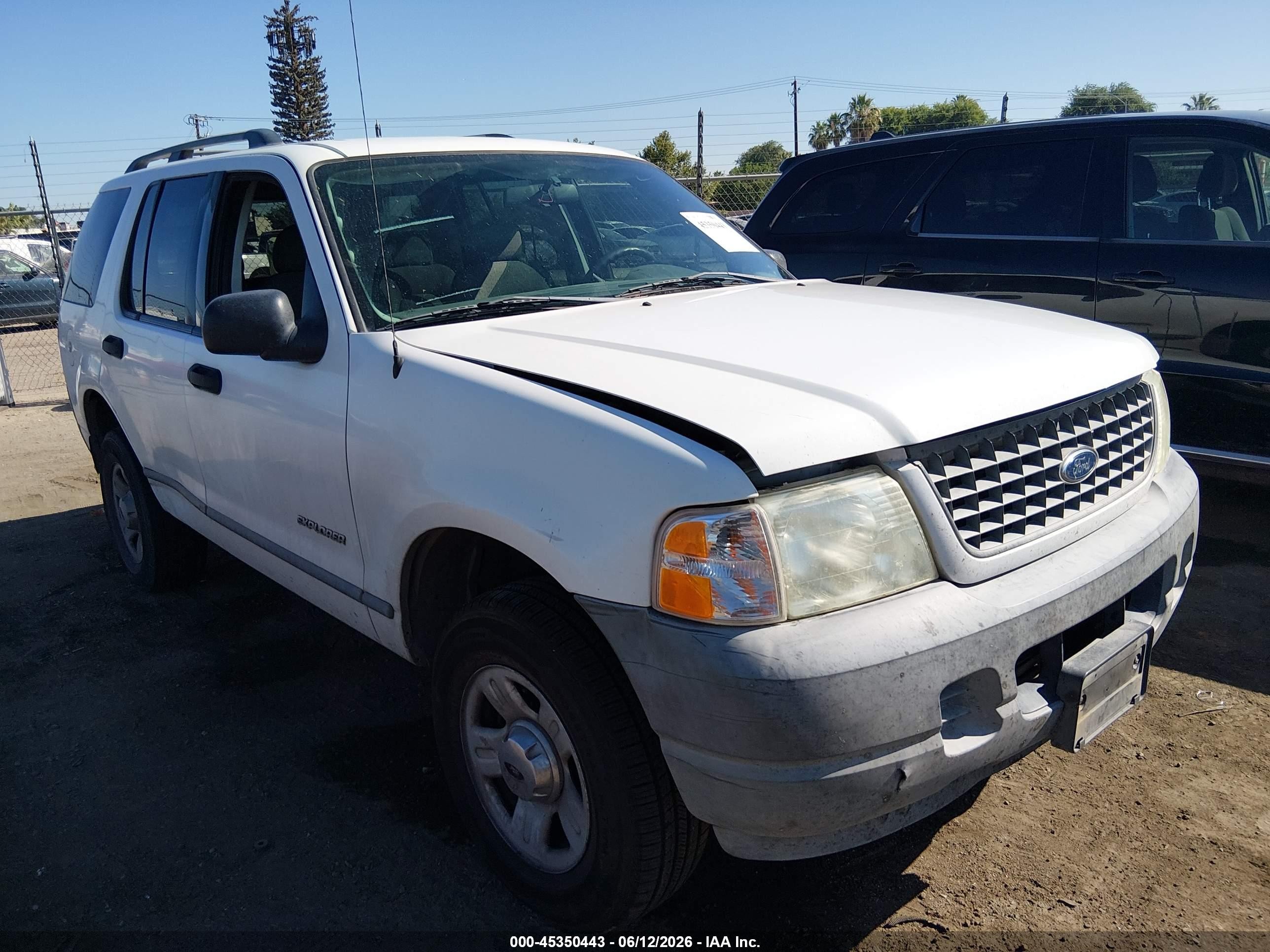 2004 Ford Explorer XLS, VIN 1FMZU72K94ZA82875 — Rear end