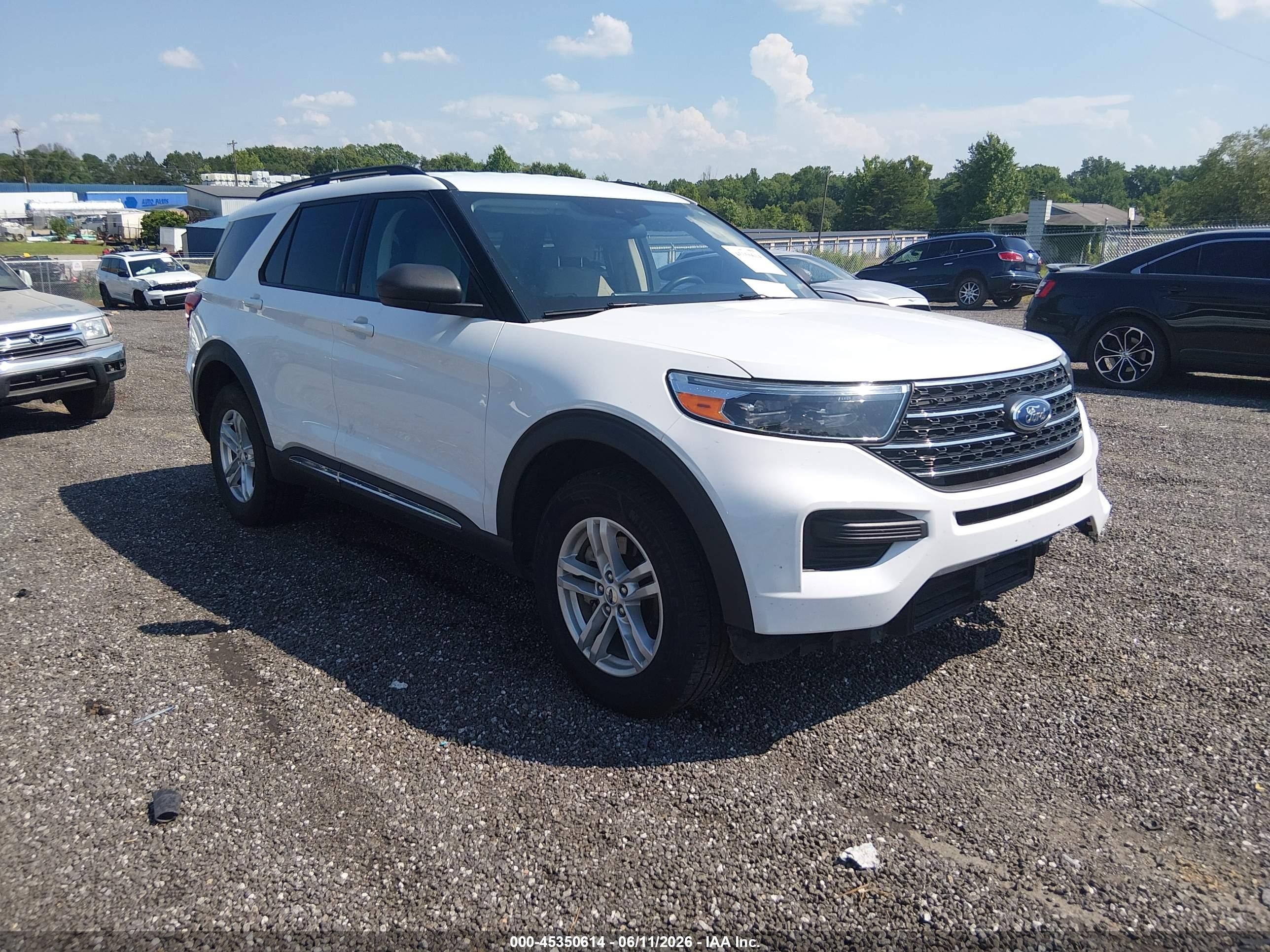 2023 Ford Explorer XLT, VIN 1FMSK8DH9PGA18611 — Side