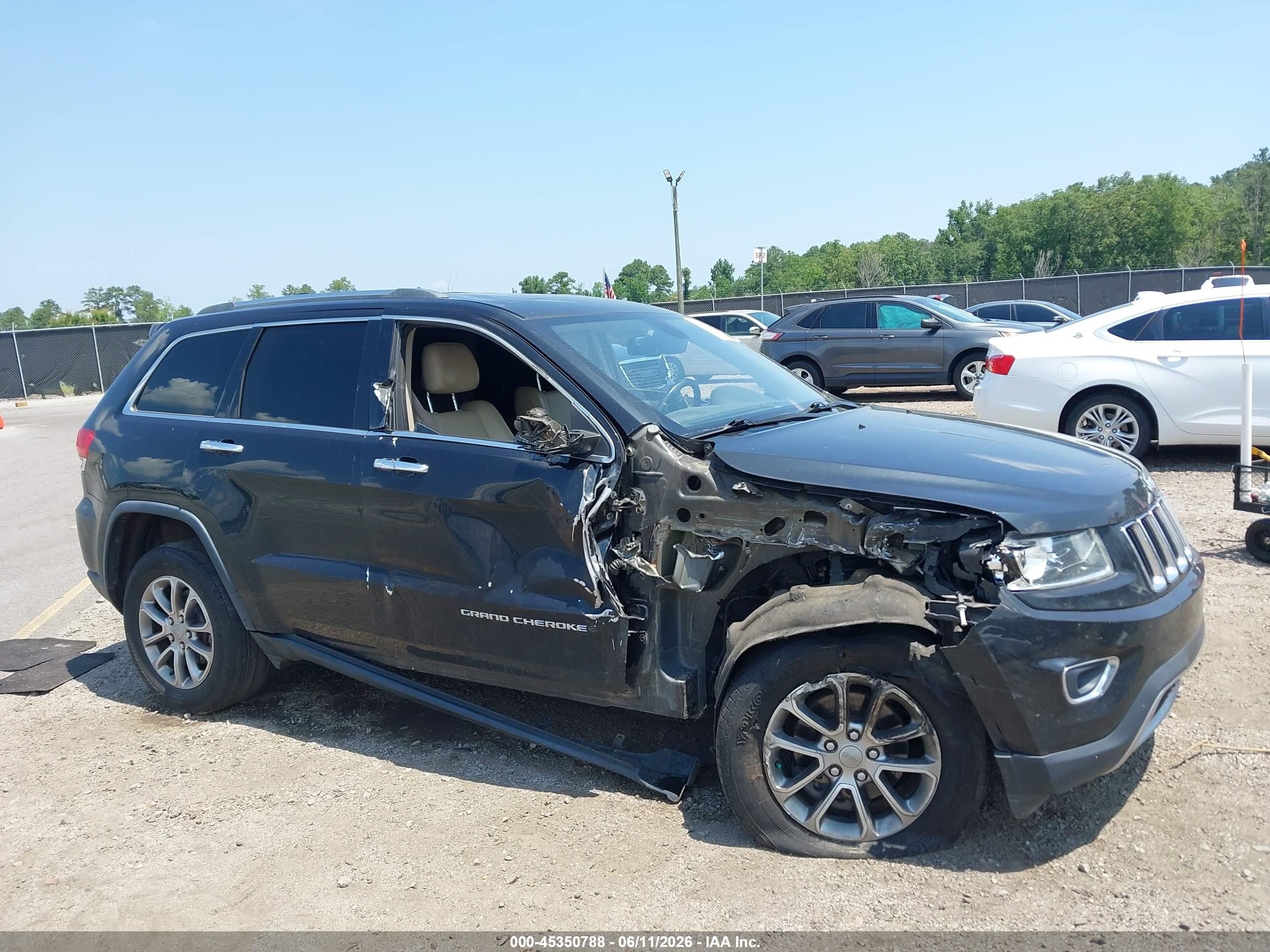 2014 Jeep Grand Cherokee Limited, VIN 1C4RJEBT7EC202056 — Side