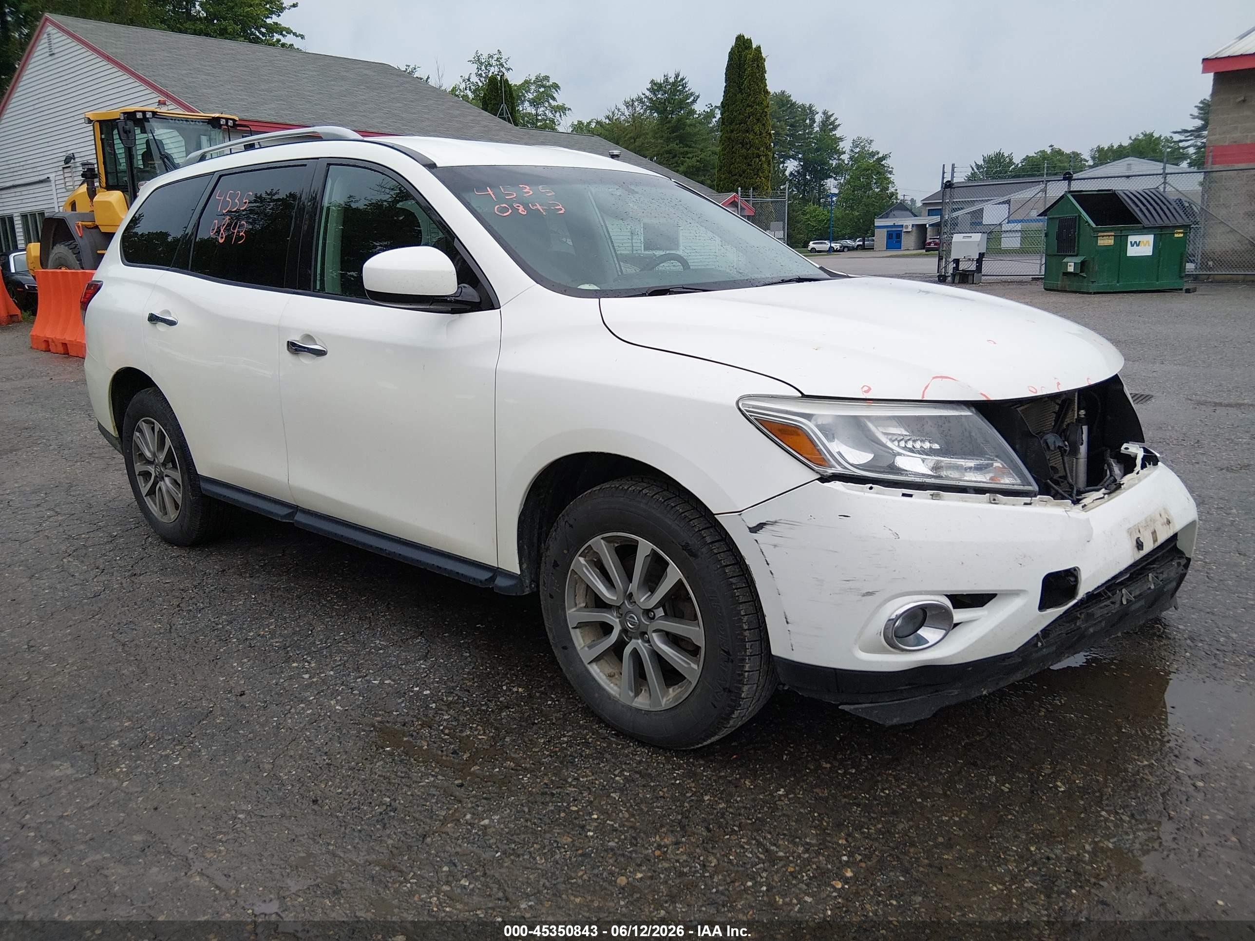 2016 Nissan Pathfinder Platinum, VIN 5N1AR2MM8GC637287 — Перед