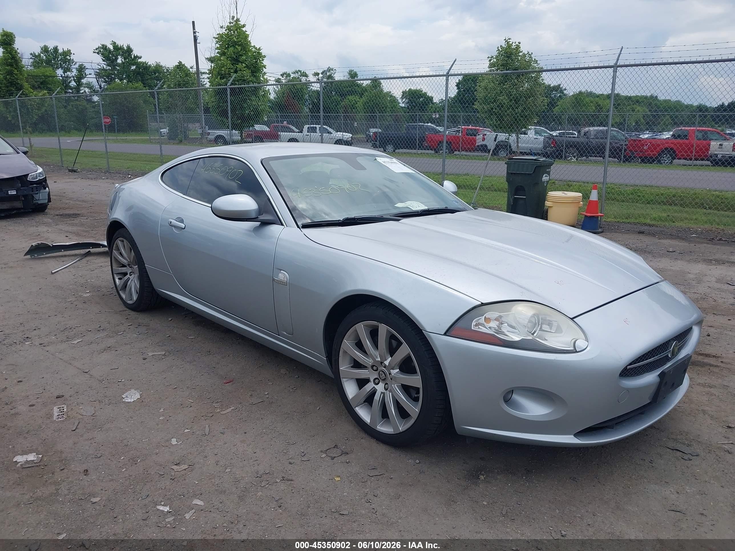 2007 Jaguar XK, VIN SAJDA43B375B00193 — Front end