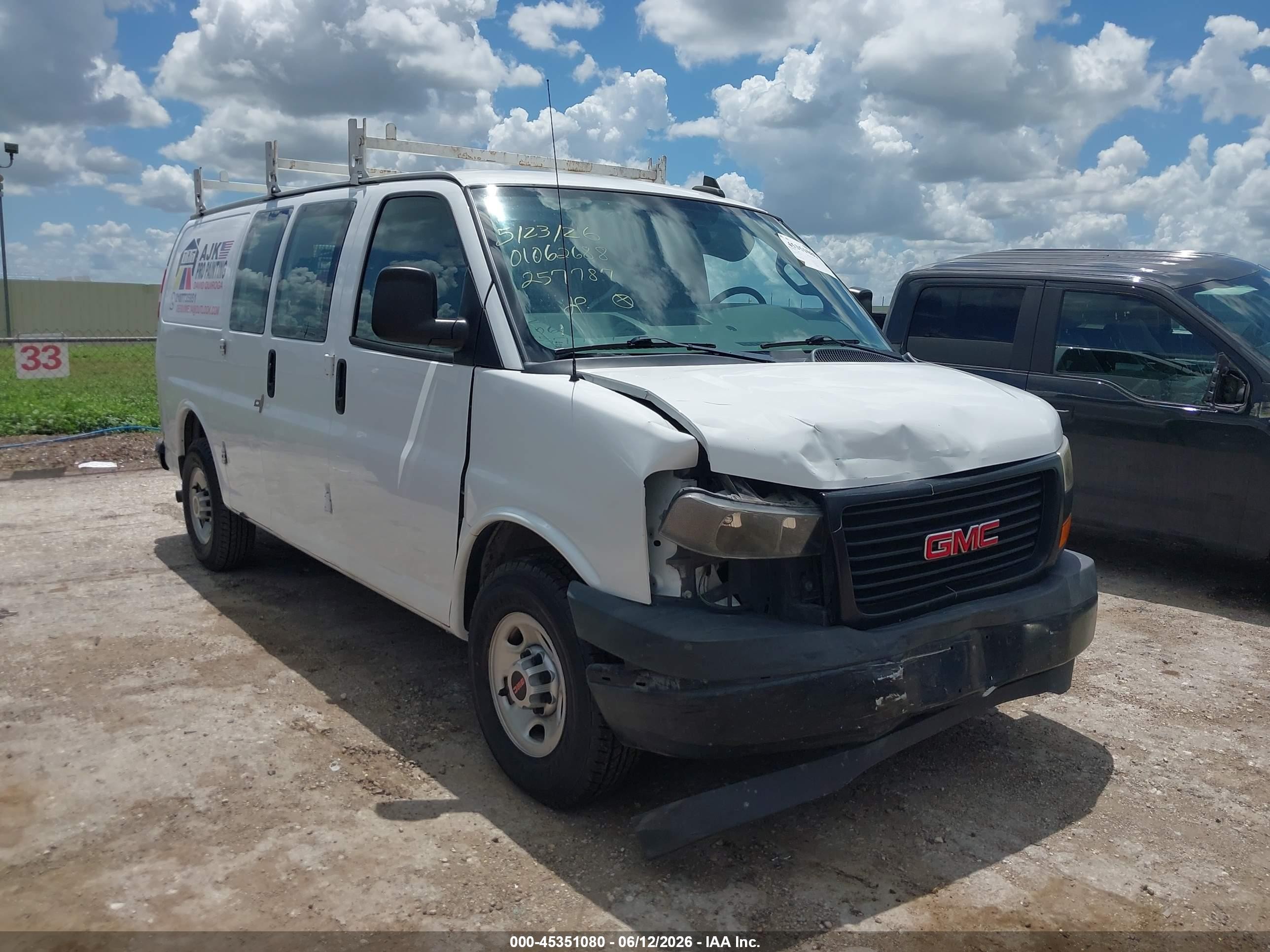 2018 GMC Savana Cargo, VIN 1GTW7AFP6J1257787 — Front end