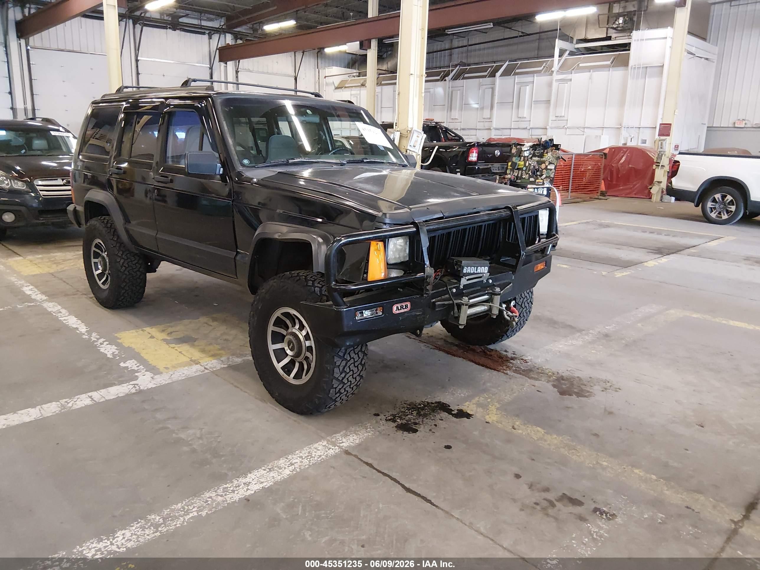 1996 Jeep Cherokee Sport, VIN 1J4FJ68S4TL240696 — Перед