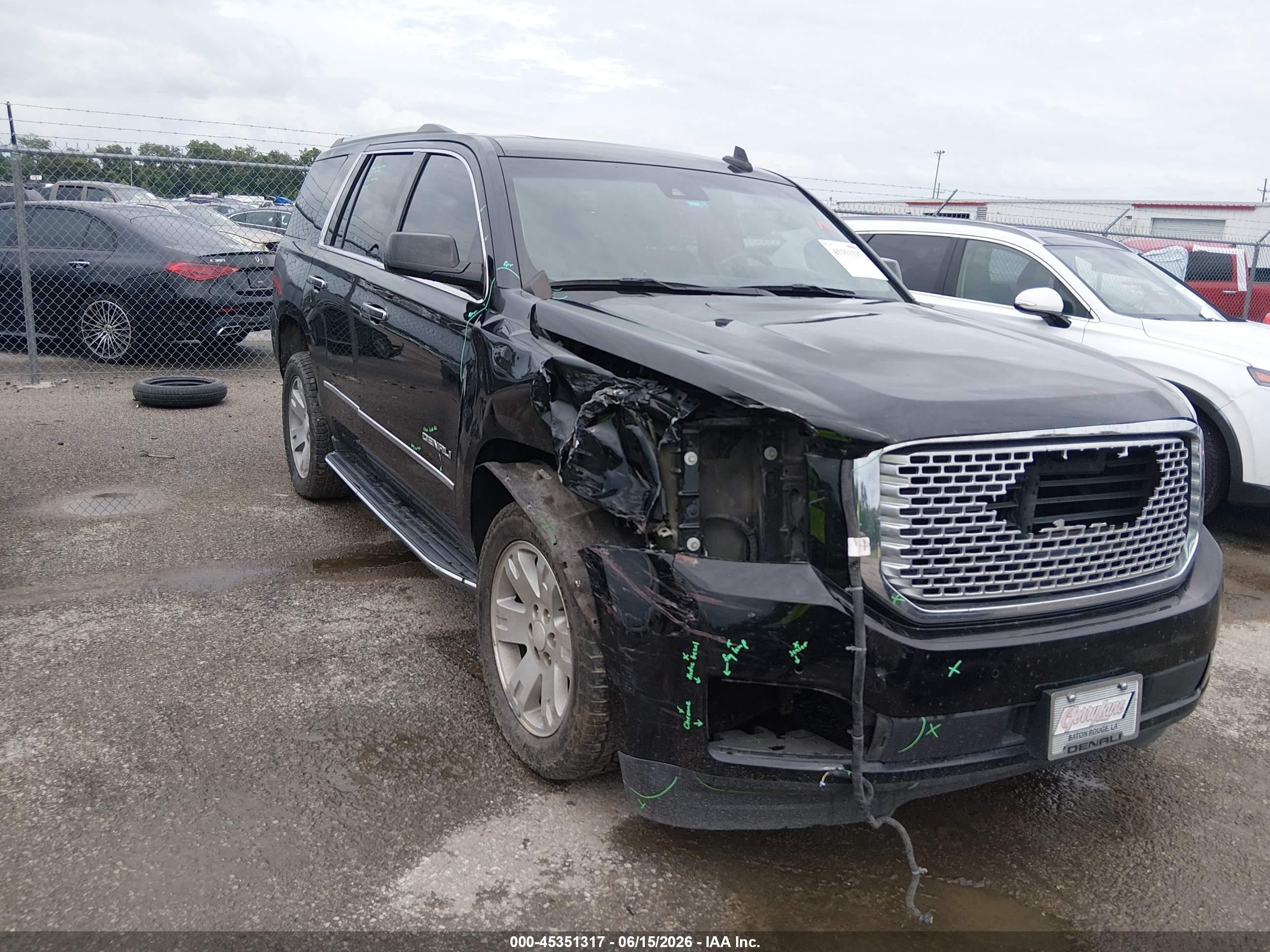 2017 GMC Yukon Denali, VIN 1GKS1CKJ9HR304467 — Front end