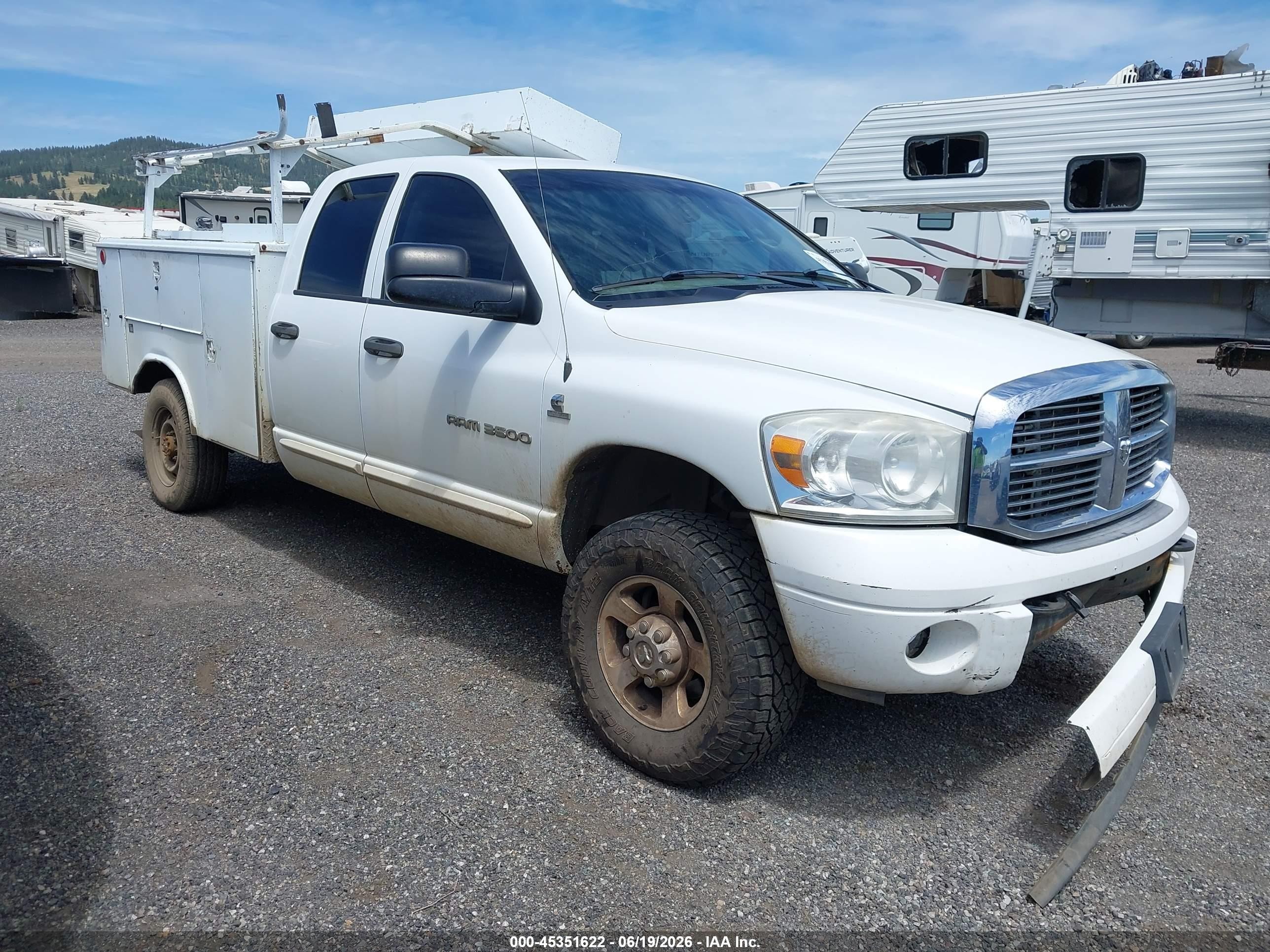 2006 Dodge 3500 SLT, VIN 3D7LX38C86G261671 — Front end