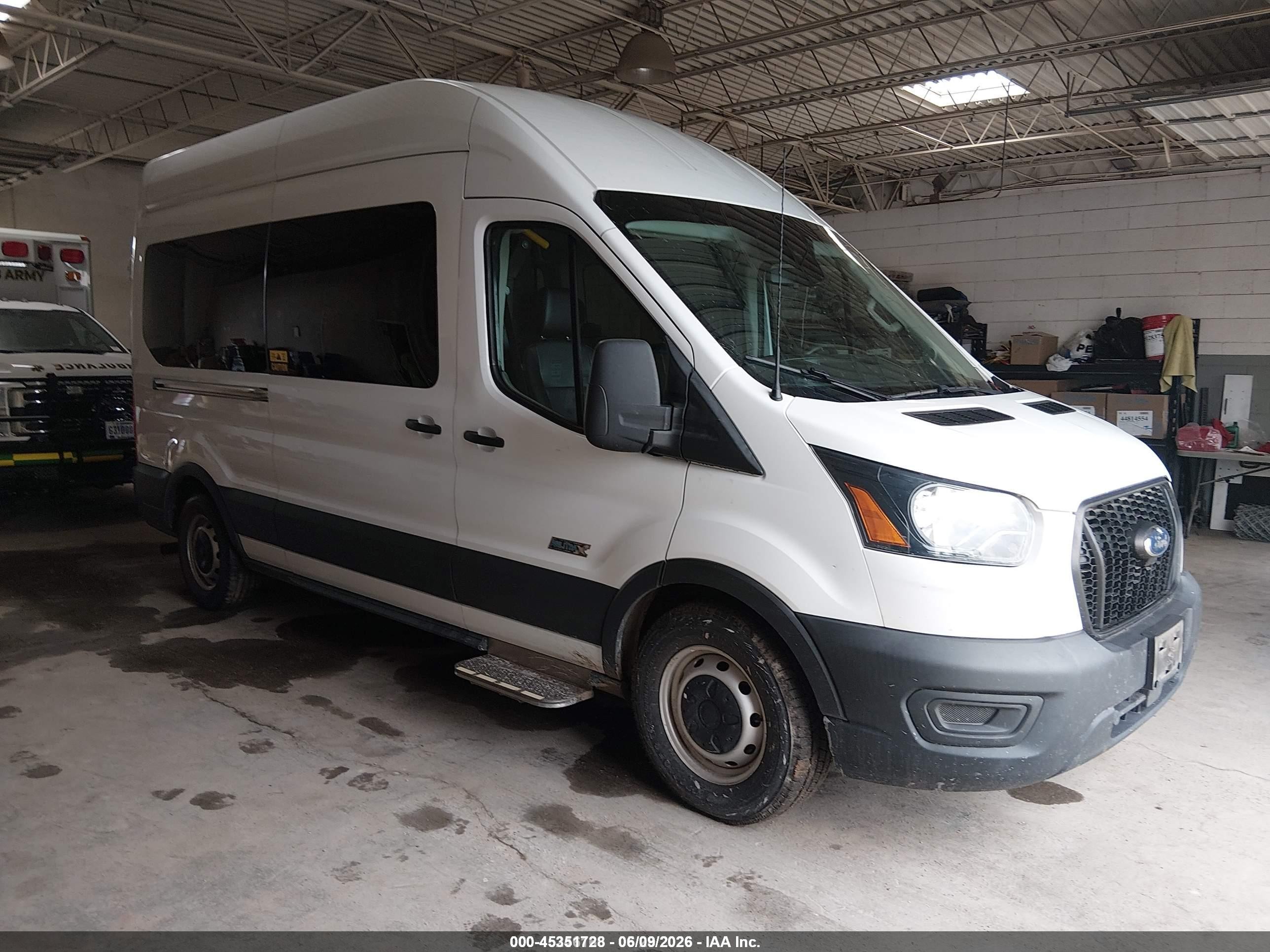 2021 Ford Transit Passenger XLT, VIN 1FBAX2X86MKB02621 — Normal wear