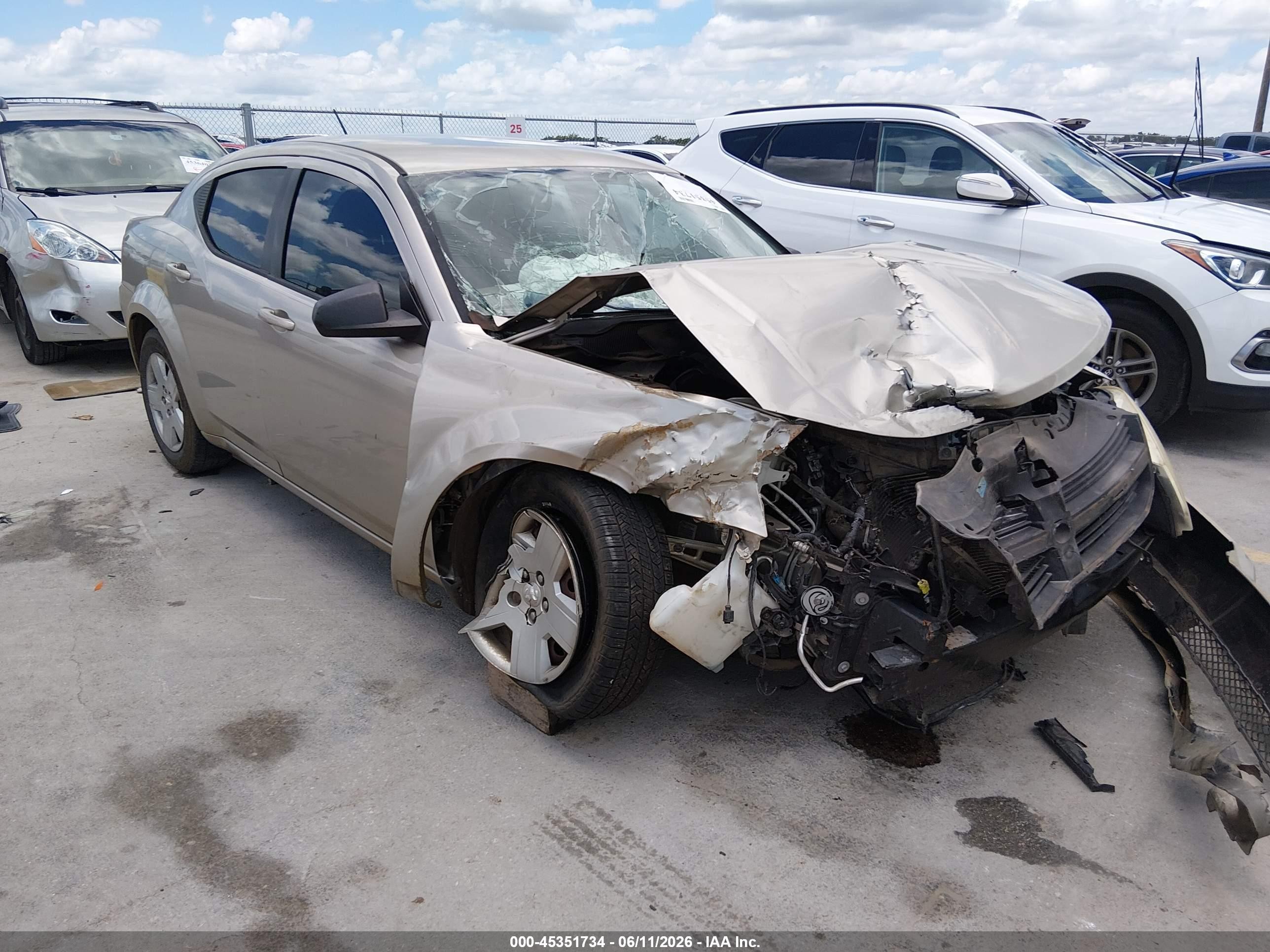 2009 Dodge Avenger SE, VIN 1B3LC46B69N535310 — Перед