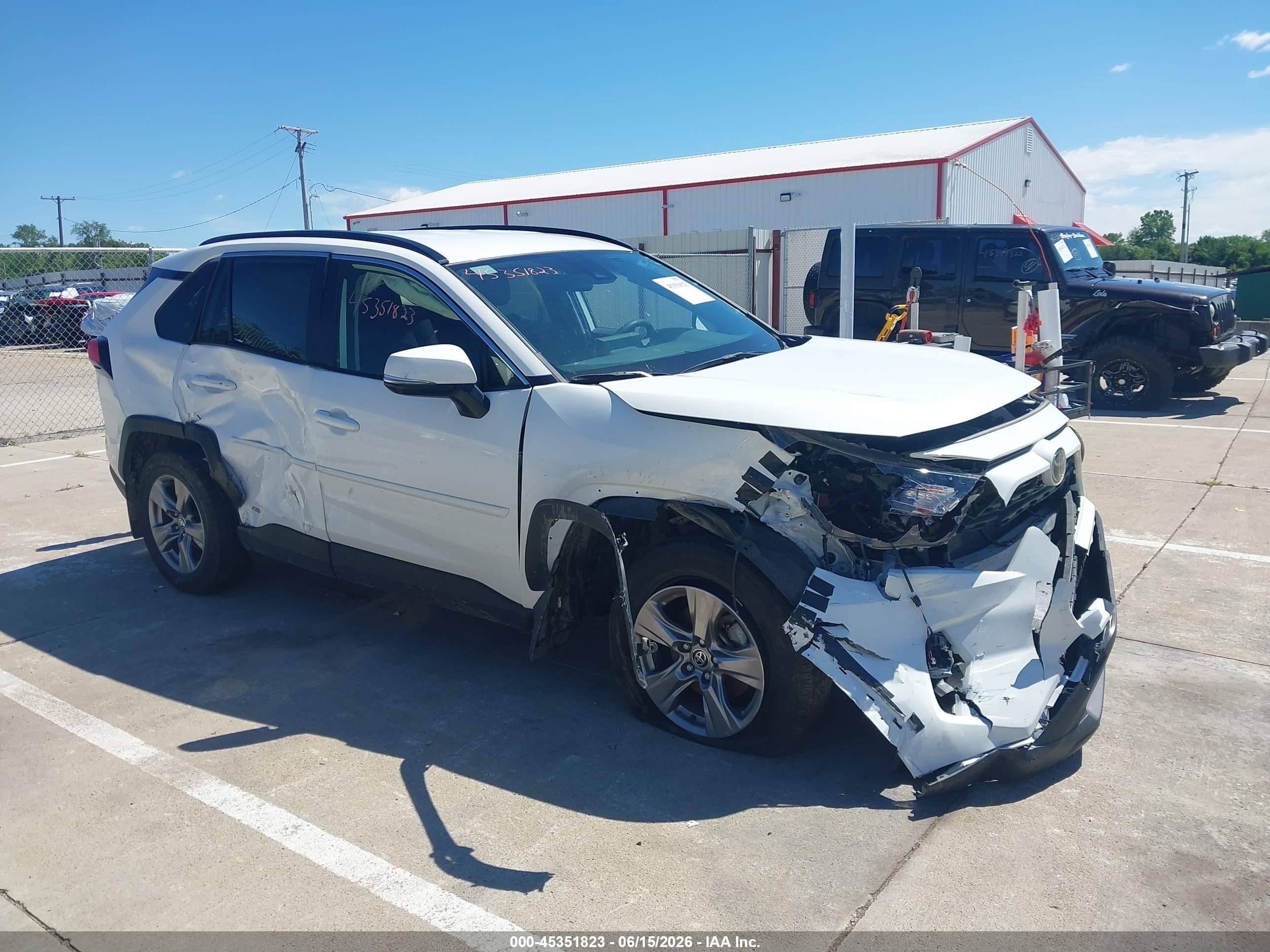 2025 Toyota RAV4 Hybrid XLE, VIN JTMRWRFV1SD313700 — Перед