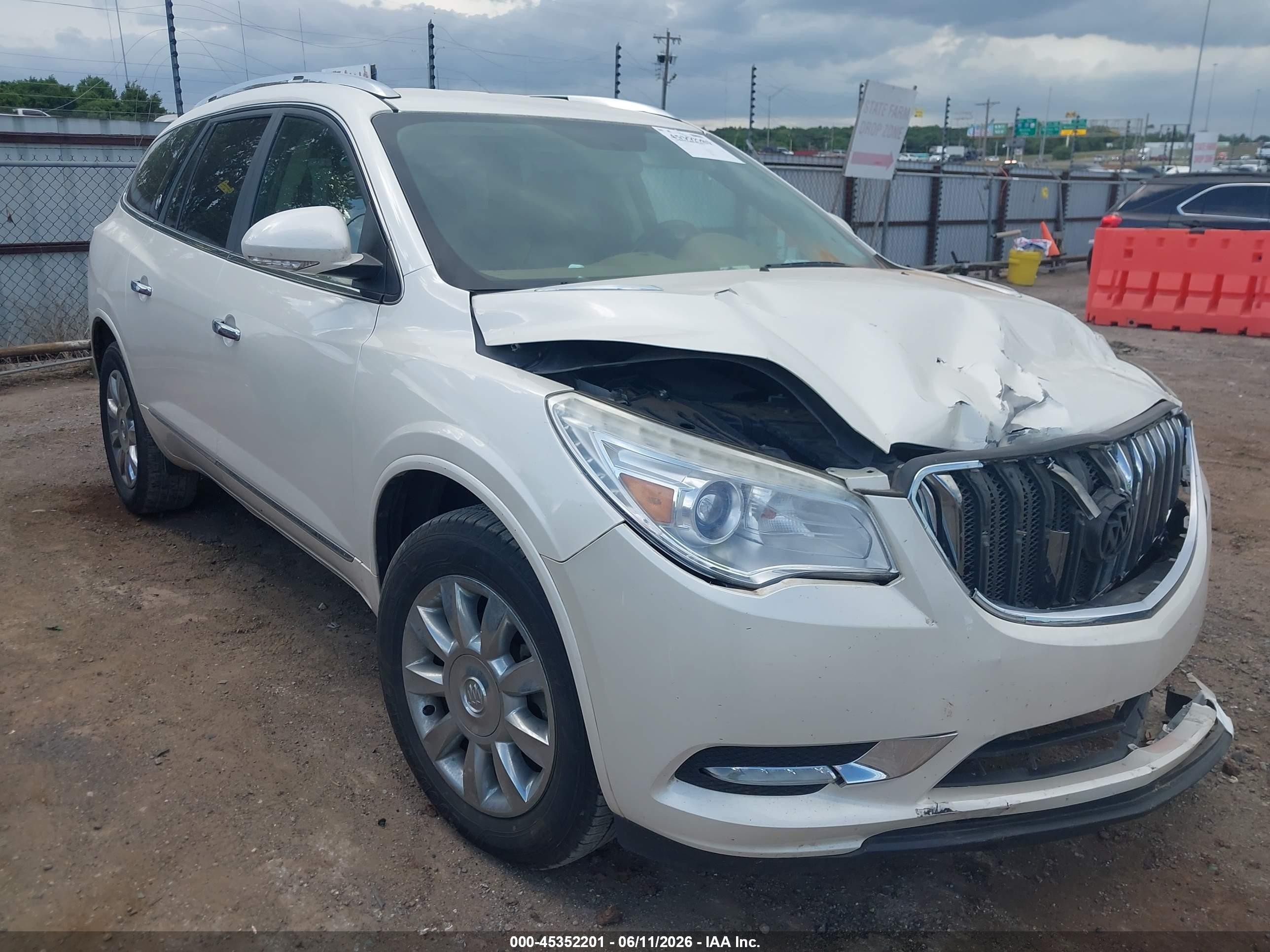2014 Buick Enclave Leather, VIN 5GAKRBKD7EJ341702 — Front end