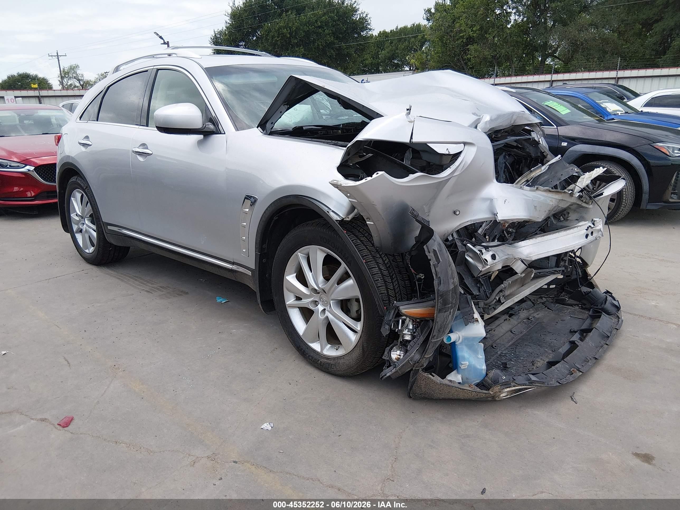 2013 Infiniti FX, VIN JN8CS1MWXDM171305 — Front end