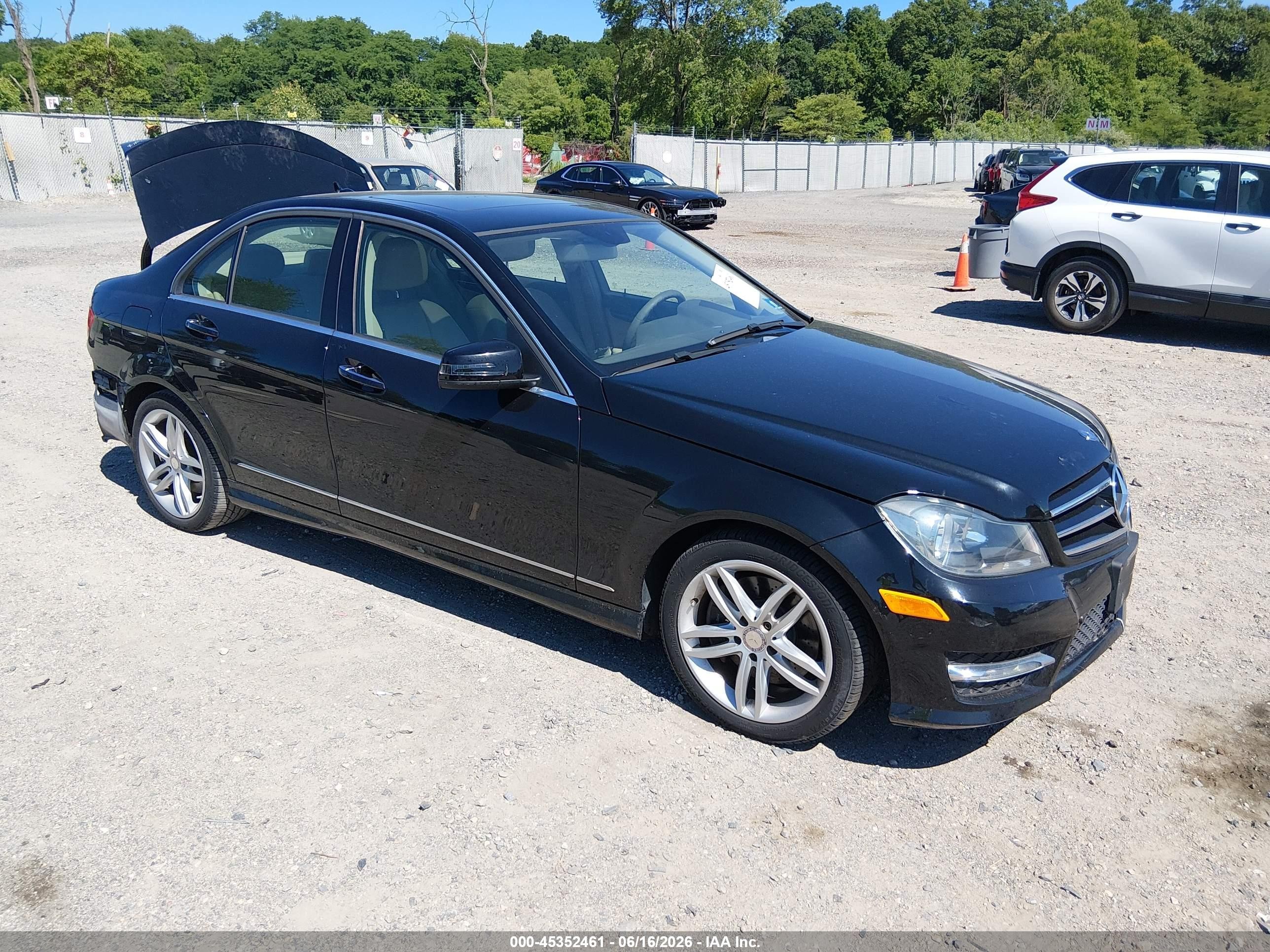 2014 Mercedes-Benz C 300 Sport, VIN WDDGF8AB8EA959696 — All over
