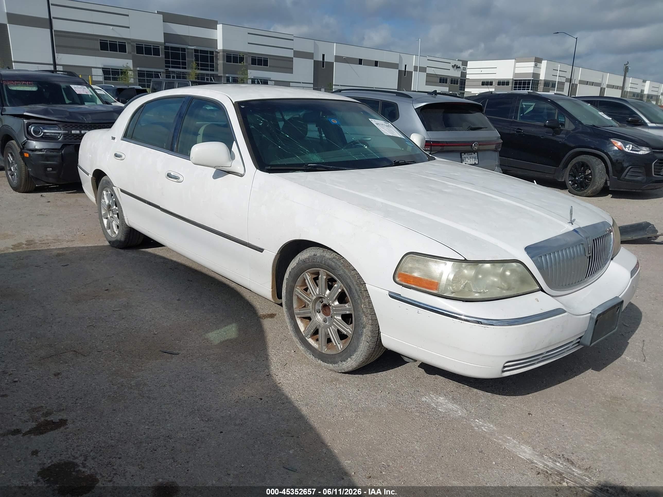 2009 Lincoln Town Car Signature Limited, VIN 2LNHM82V69X630274 — Град