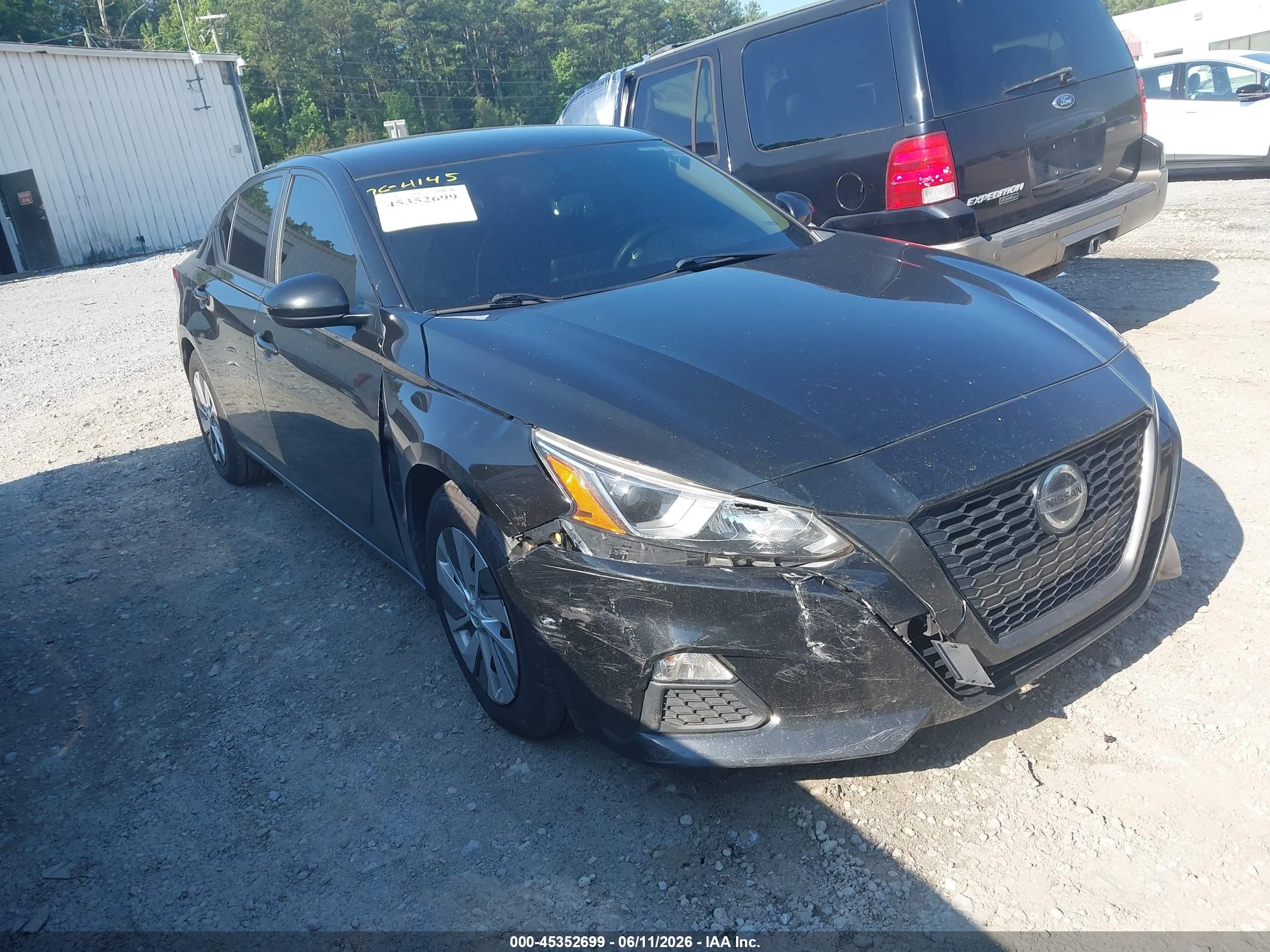 2019 Nissan Altima S, VIN 1N4BL4BV9KC208675 — Перед