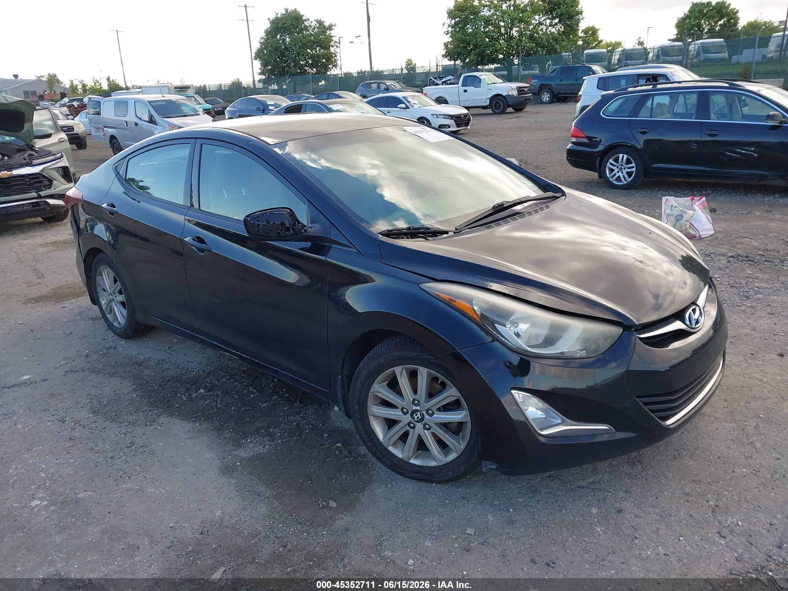 2015 Hyundai Elantra Limited, VIN KMHDH4AE2FU323300 — Side