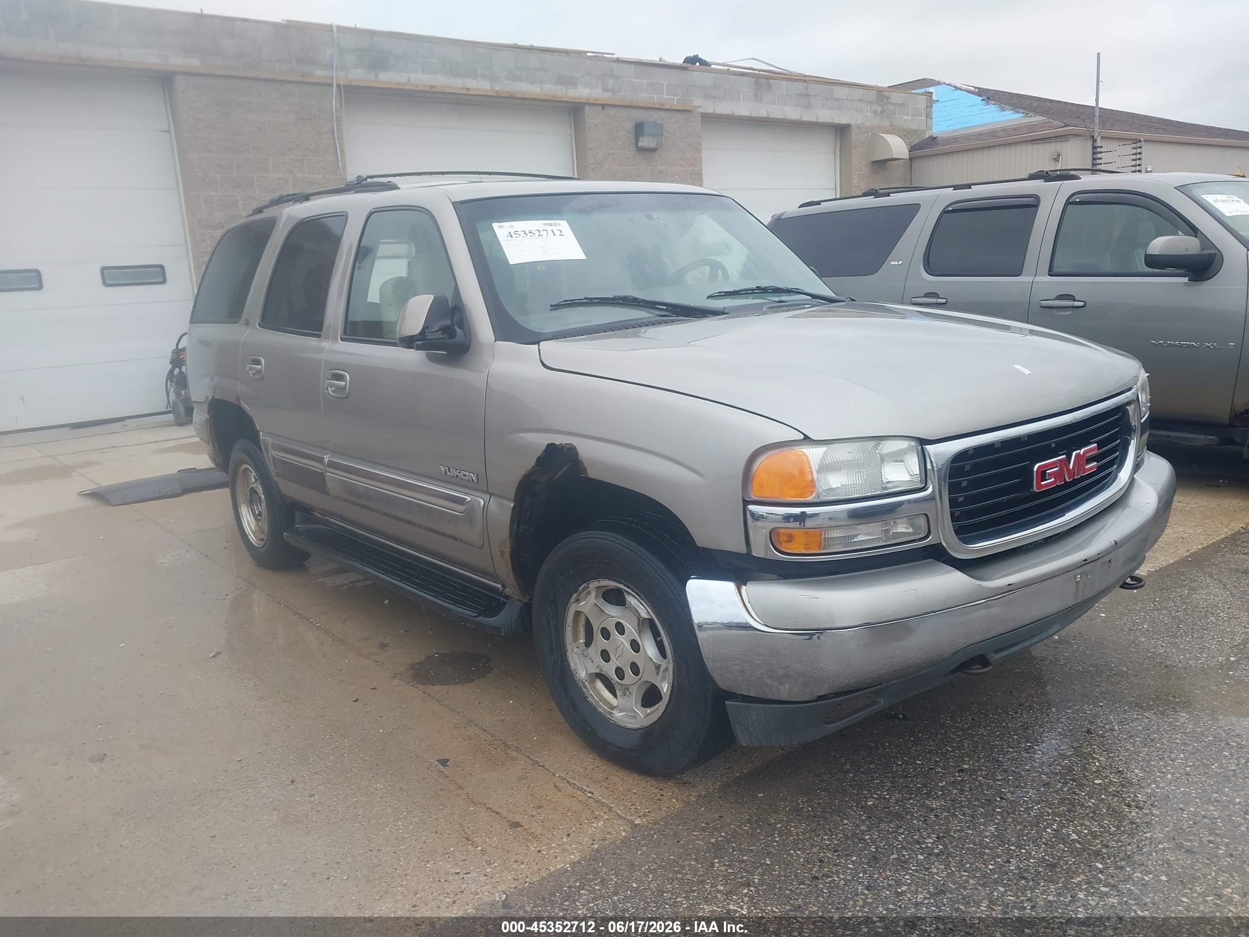2001 GMC Yukon SLT, VIN 1GKEK13T11J129571 — Перед
