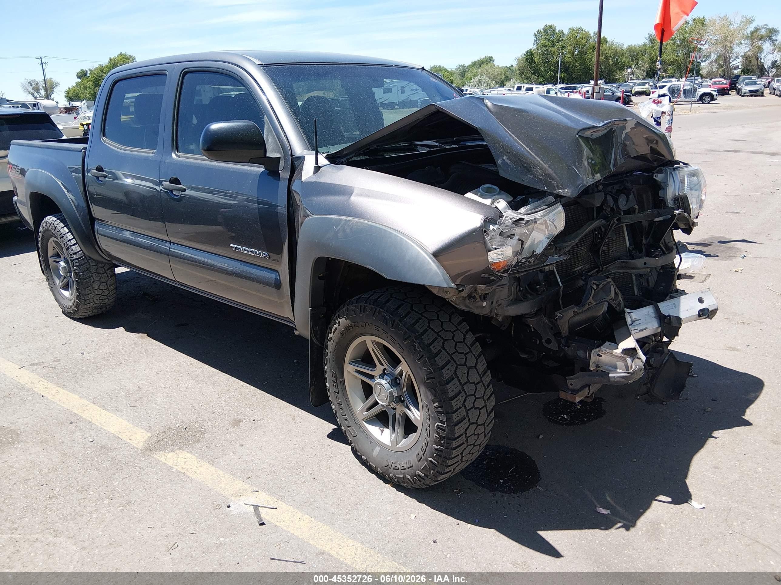 2012 Toyota Tacoma PreRunner, VIN 5TFJU4GN0CX017927 — Front end