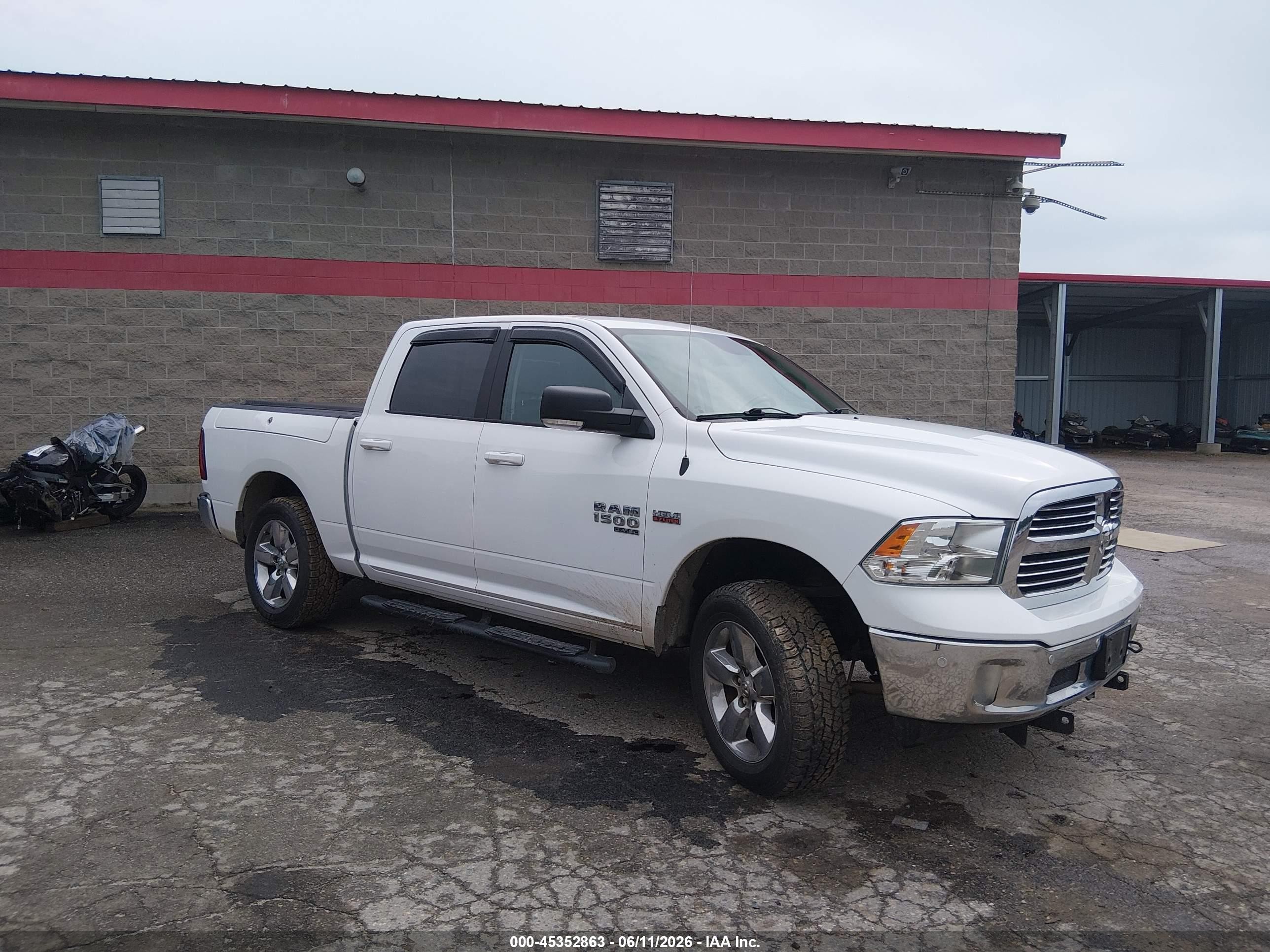 2019 Ram 1500 SLT, VIN 1C6RR7LTXKS535654 — Бок