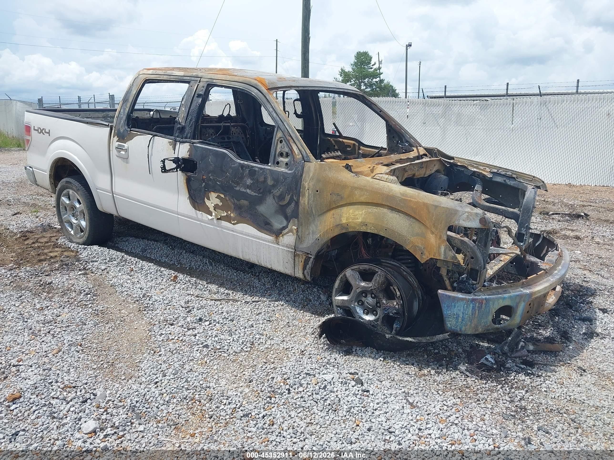 2011 Ford F-150 XLT, VIN 1FTFW1EF4BFD36634 — Engine fire