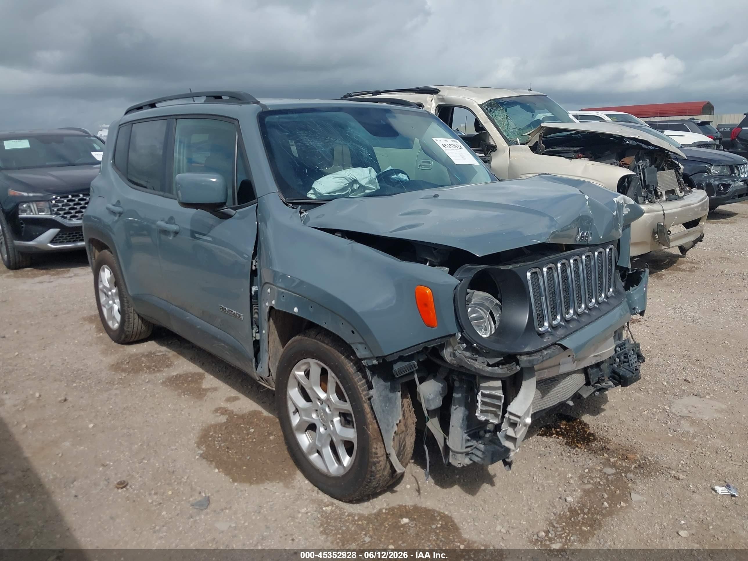 2017 Jeep Renegade Altitude, VIN ZACCJABB1HPG06119 — Front end