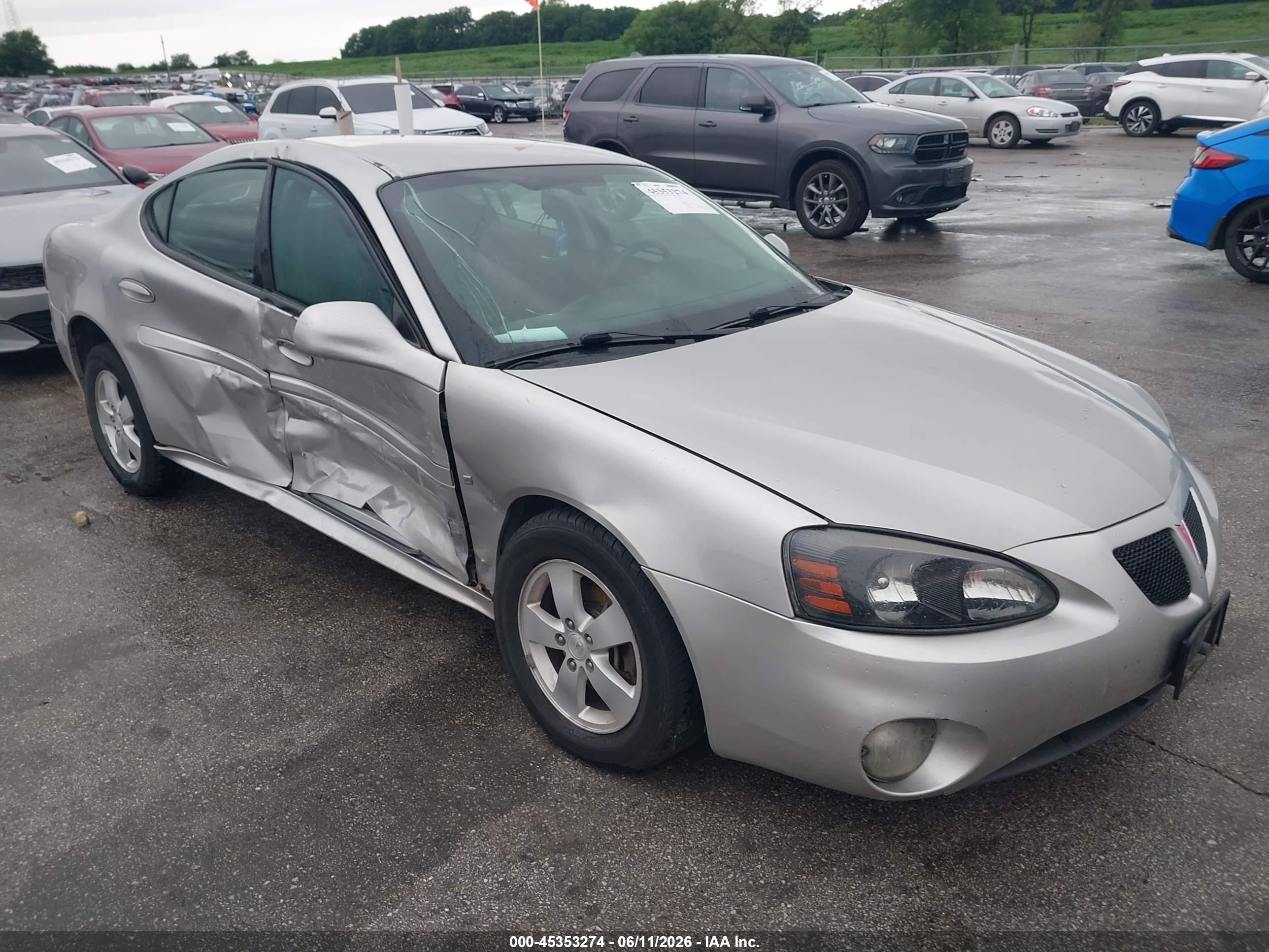 2007 Pontiac Grand Prix, VIN 2G2WP552671108896 — Side