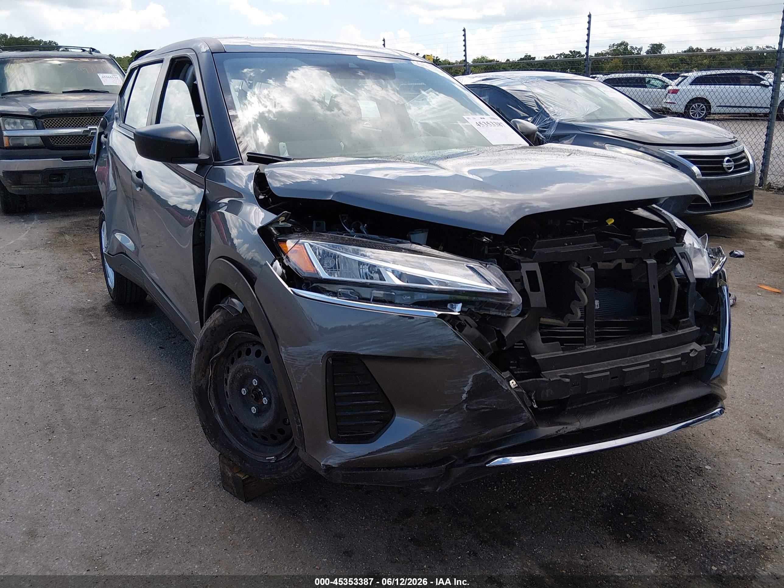 2025 Nissan Kicks Play S, VIN 3N1CP5BV5SL490586 — Rear end