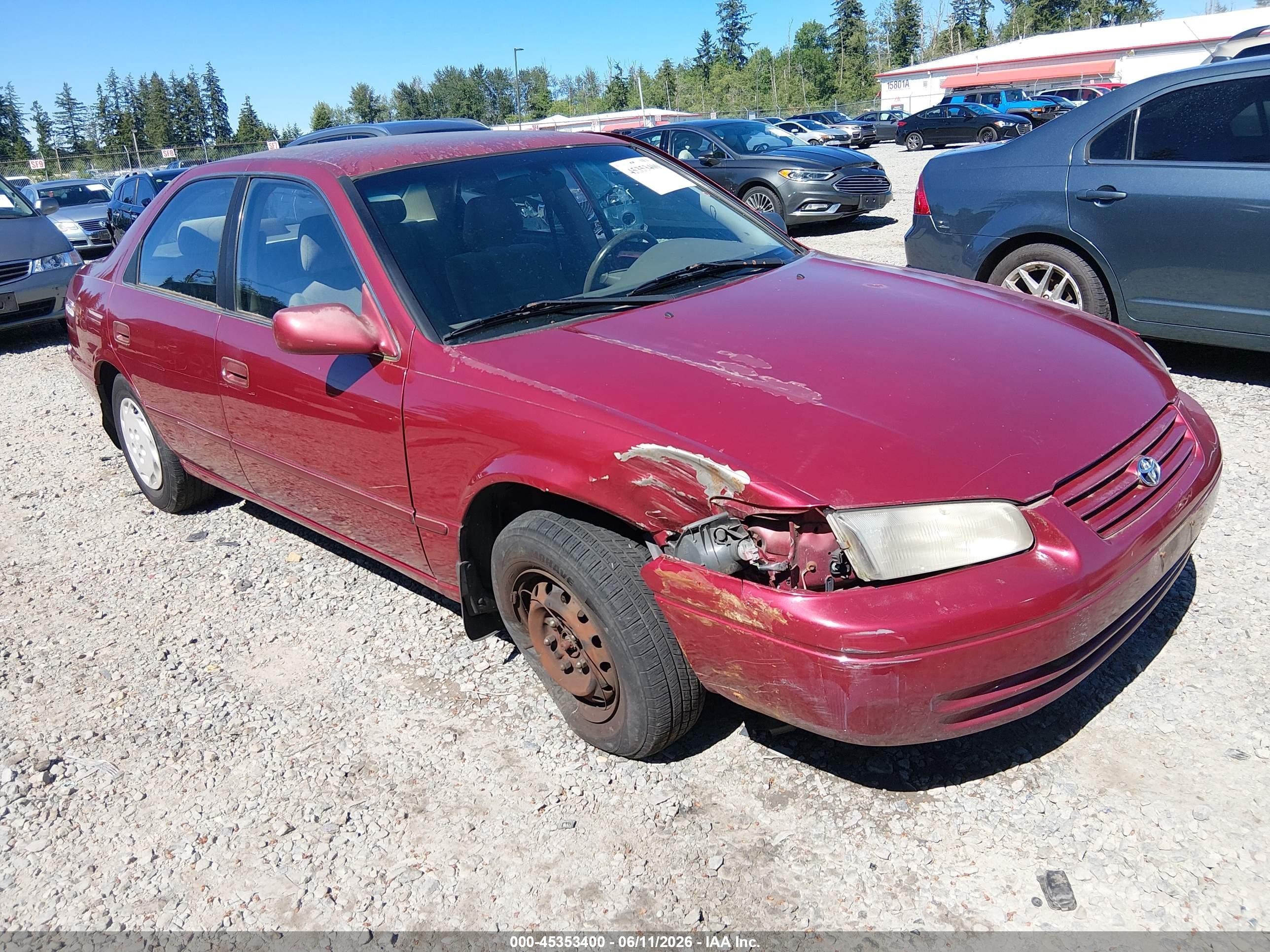 1998 Toyota Camry LE, VIN 4T1BG22K2WU856640 — Side