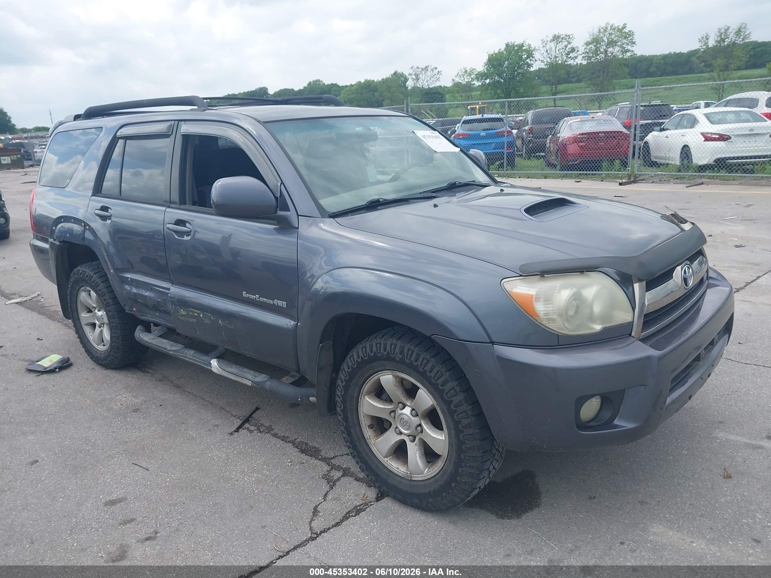 2006 Toyota 4Runner SR5, VIN JTEBT14R868033414 — Side