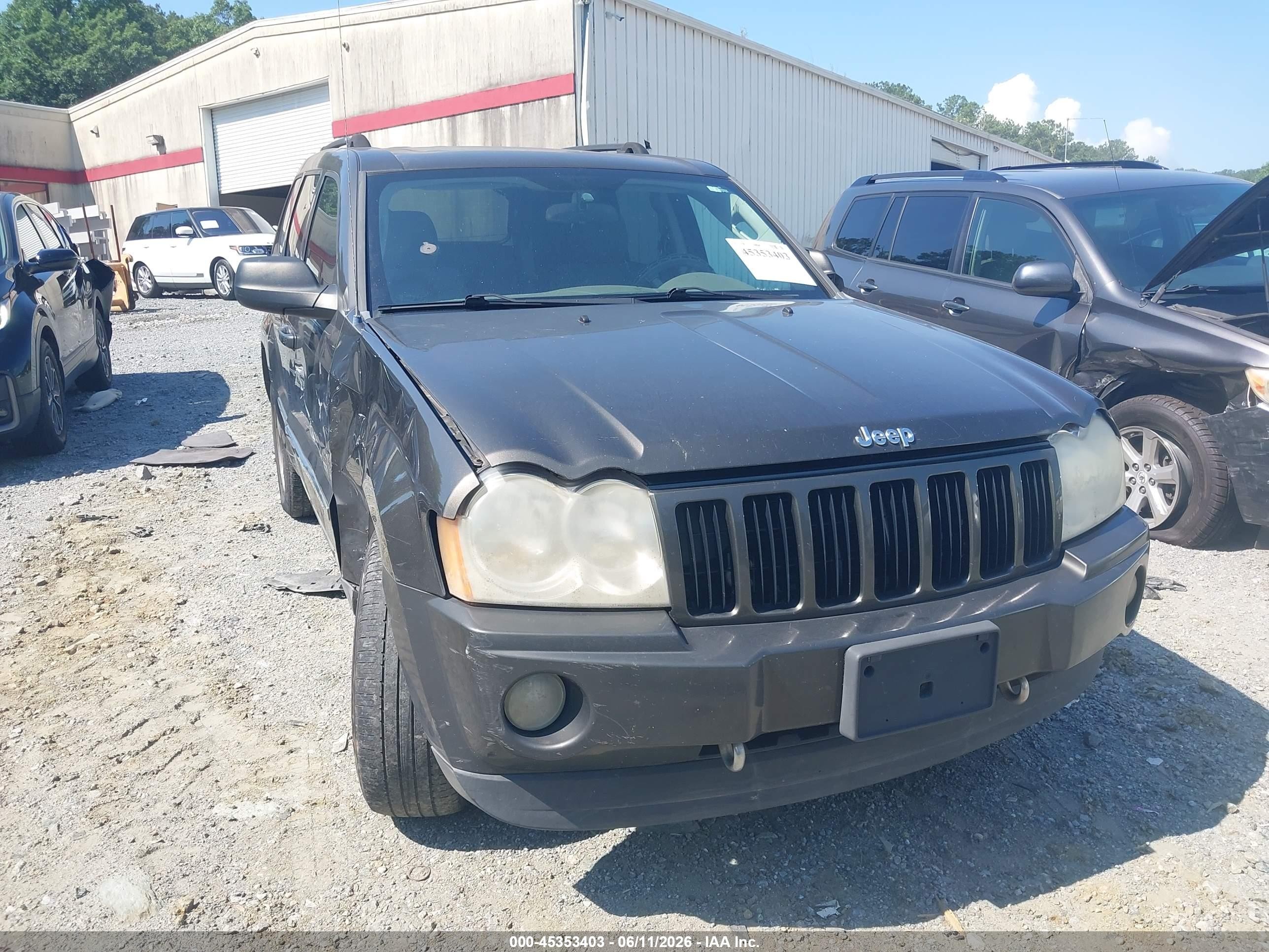 2006 Jeep Grand Cherokee Laredo, VIN 1J4GS48K16C351832 — Side
