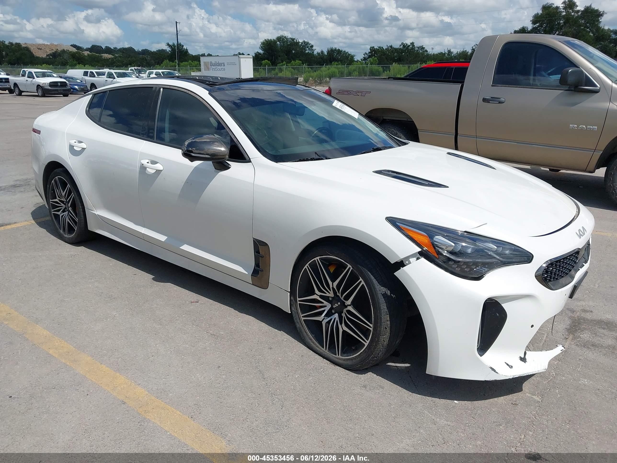 2022 Kia Stinger GT2, VIN KNAE55LC6N6120235 — Перед