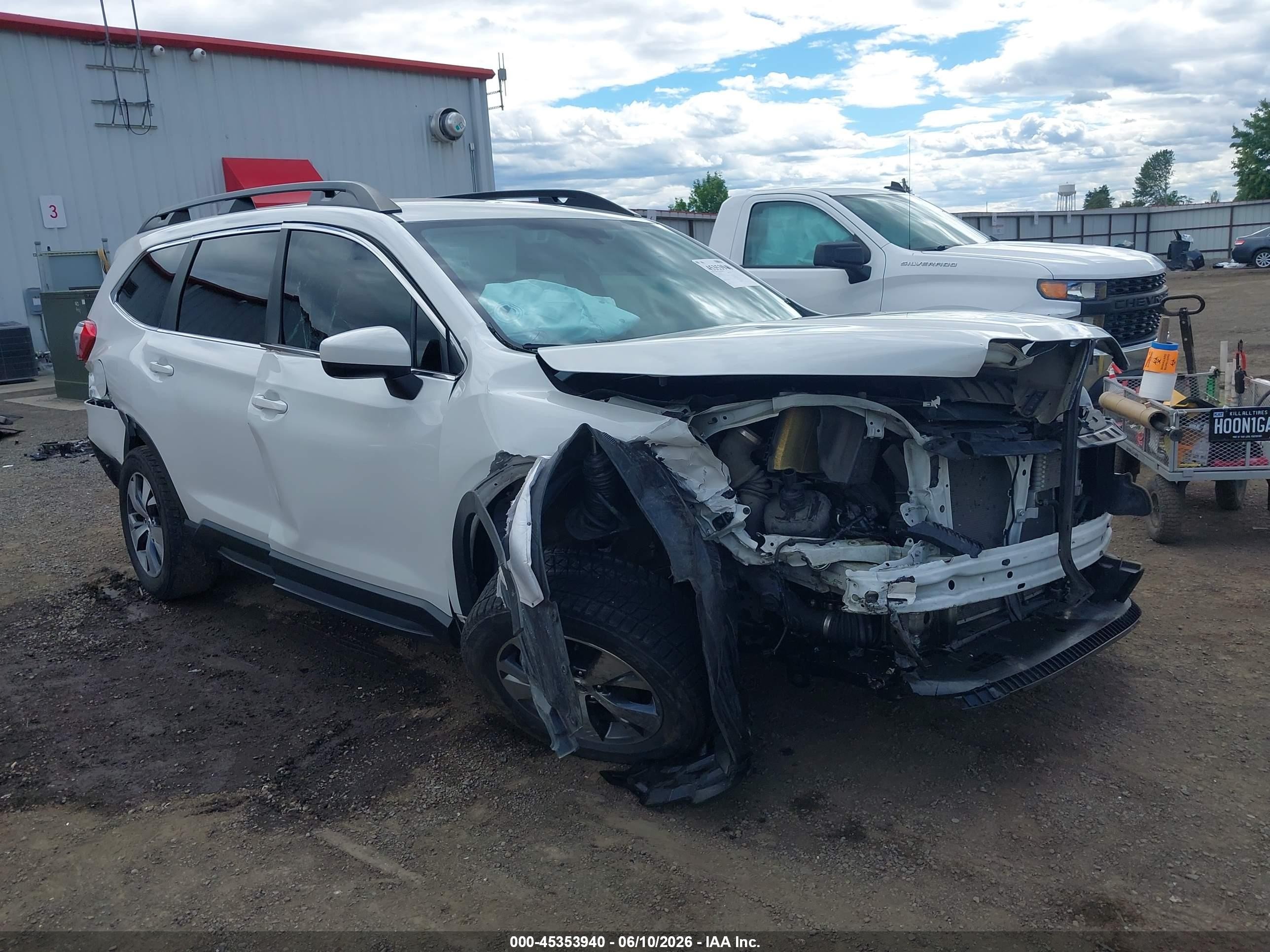 2021 Subaru Ascent Premium, VIN 4S4WMACDXM3431156 — Front end