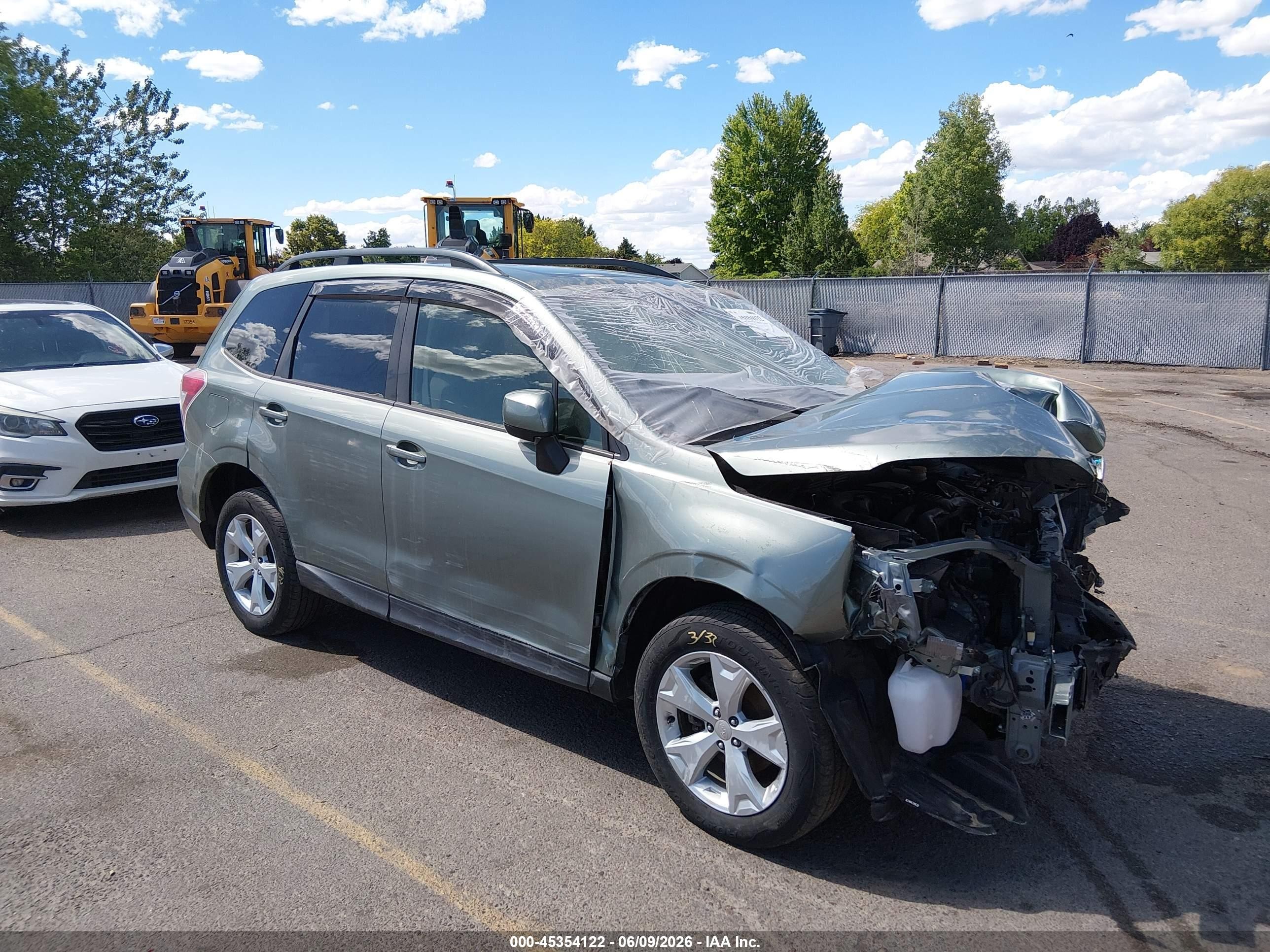 2015 Subaru Forester Premium, VIN JF2SJADC4FH409193 — Front end