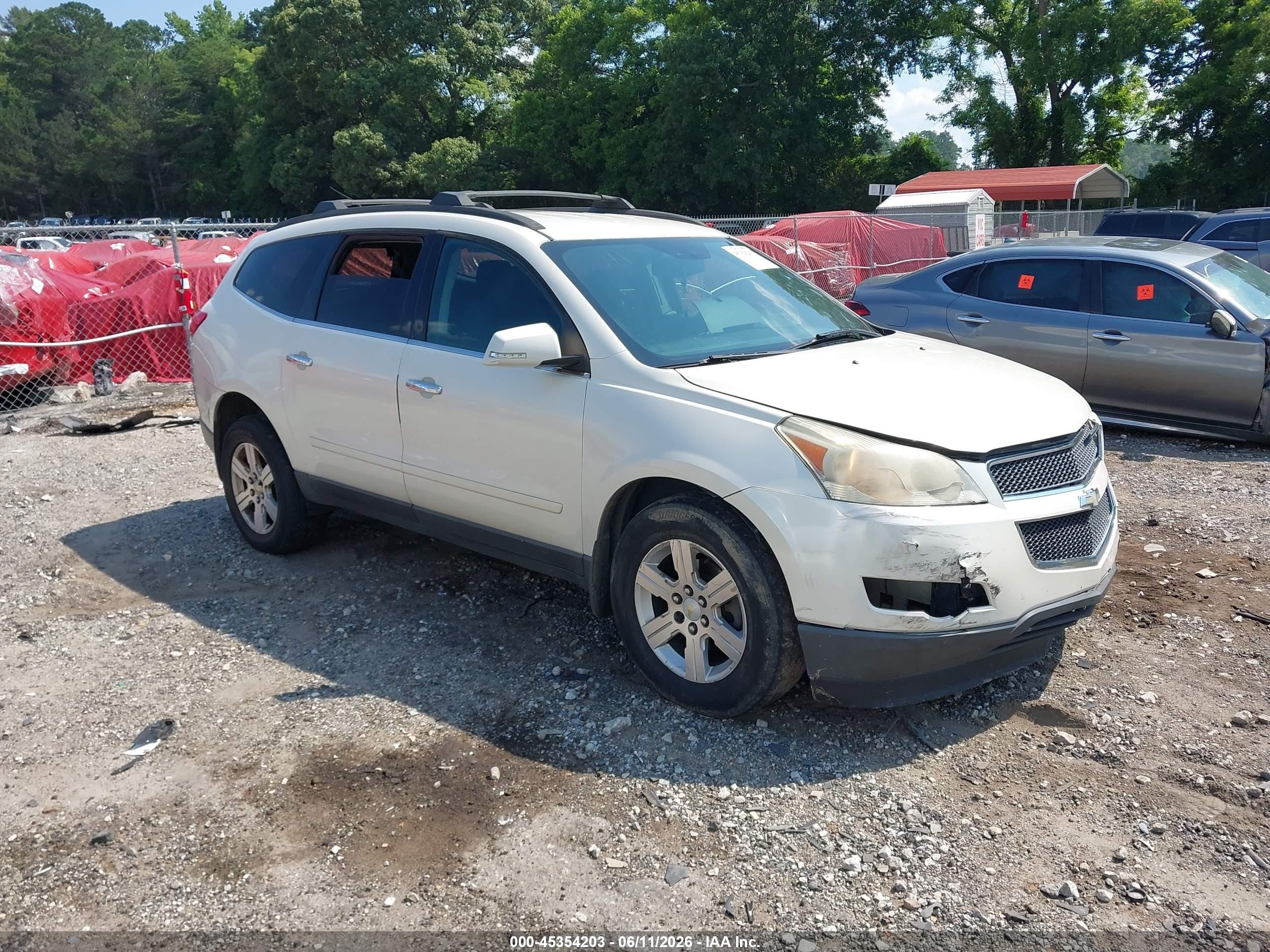 2012 Chevrolet Traverse 2LT, VIN 1GNKVJED2CJ186870 — Перед