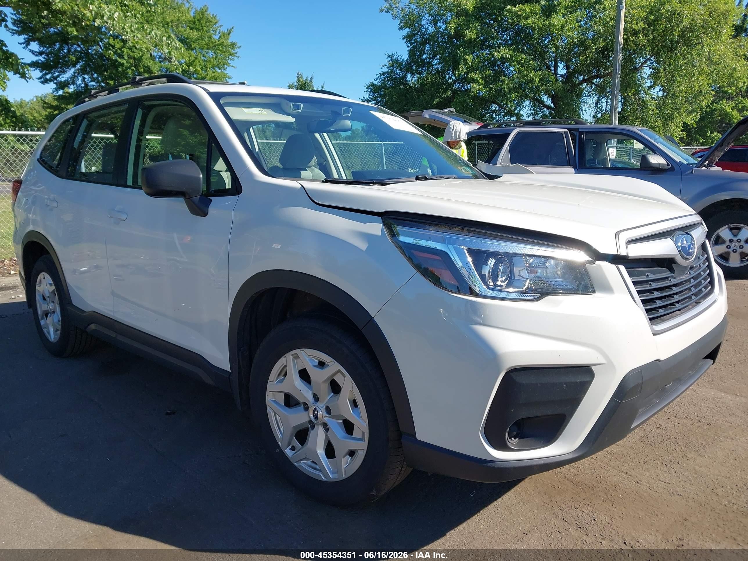 2020 Subaru Forester, VIN JF2SKADC8LH465551 — Front end