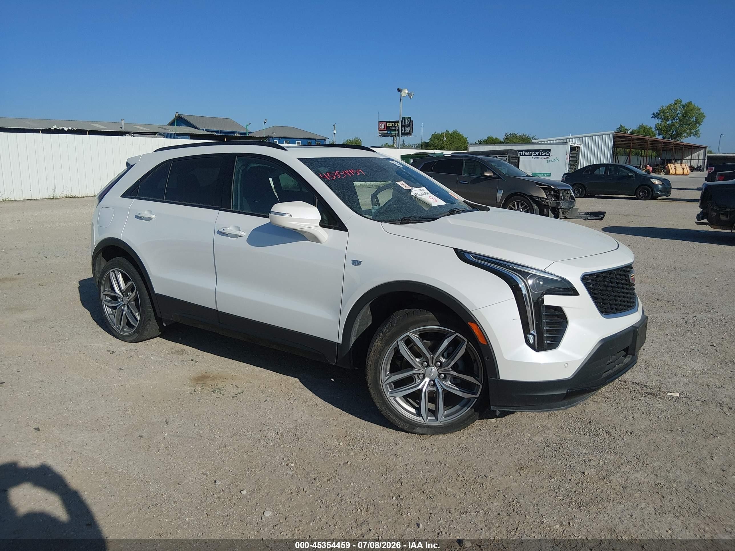 2022 Cadillac XT4 FWD Sport, VIN 1GYFZER41NF105602 — Side