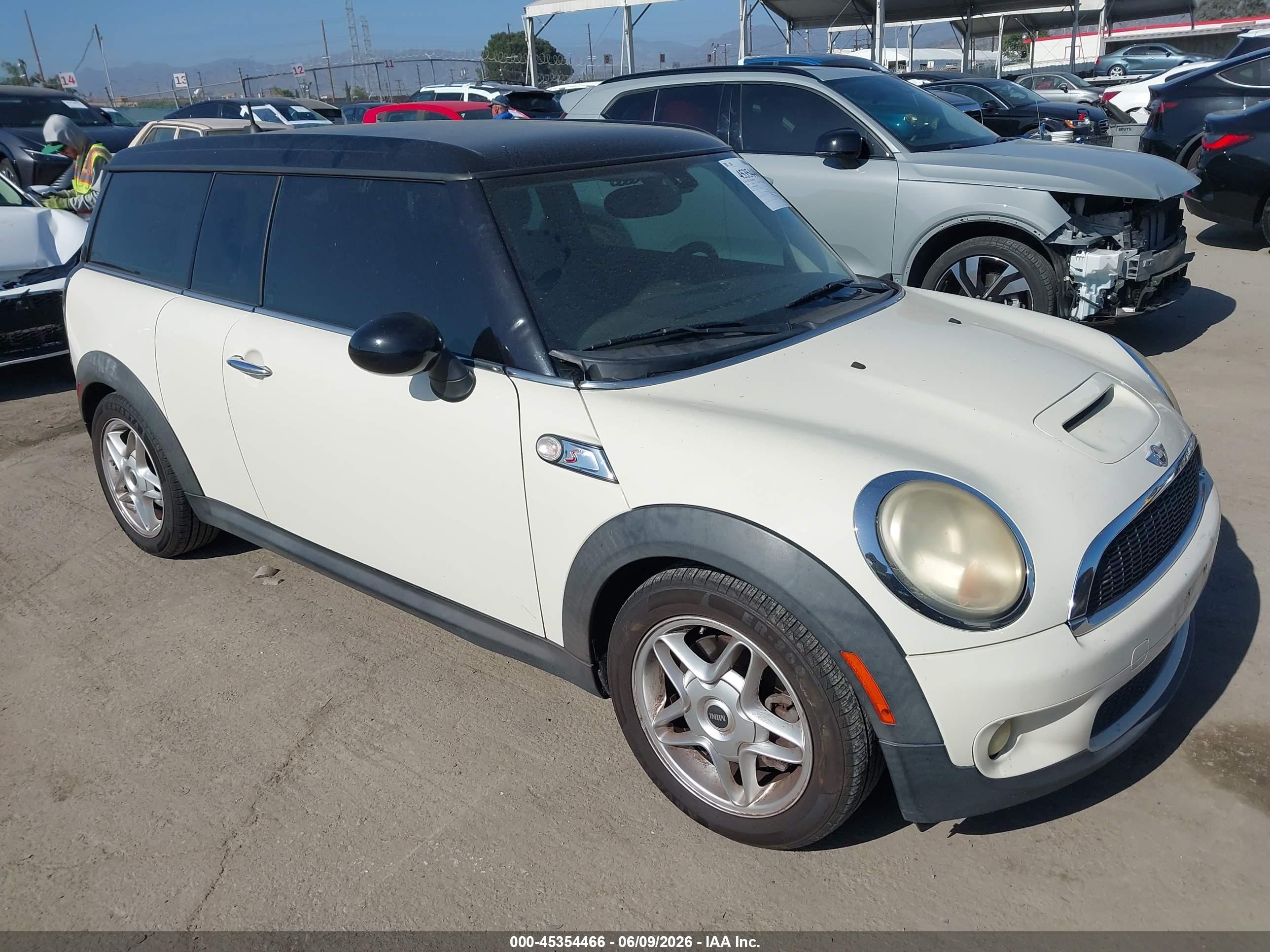 2009 MINI Clubman S, VIN WMWMM33599TP90101 — Зад