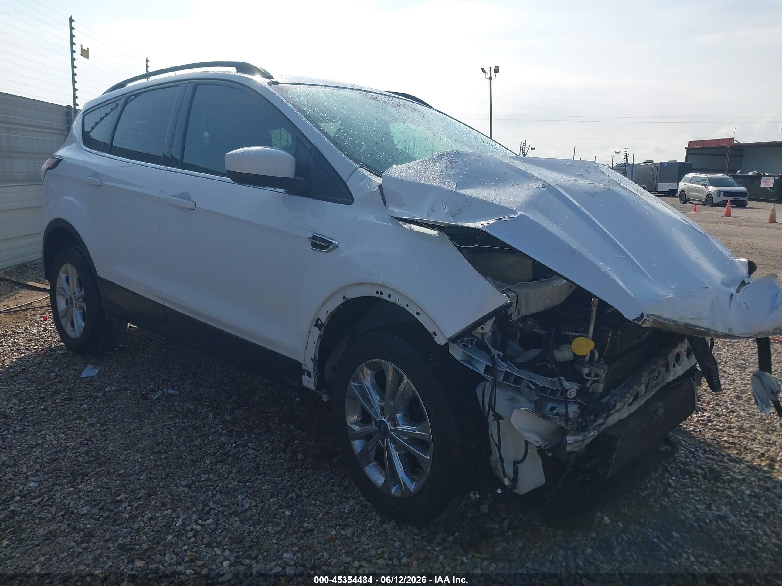 2018 Ford Escape SE, VIN 1FMCU9GD0JUA69050 — Front end