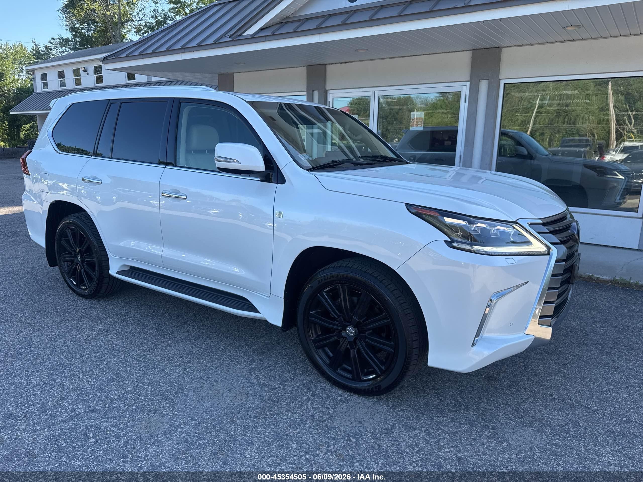 2016 Lexus LX 570, VIN JTJHY7AX3G4213685 — Normal wear