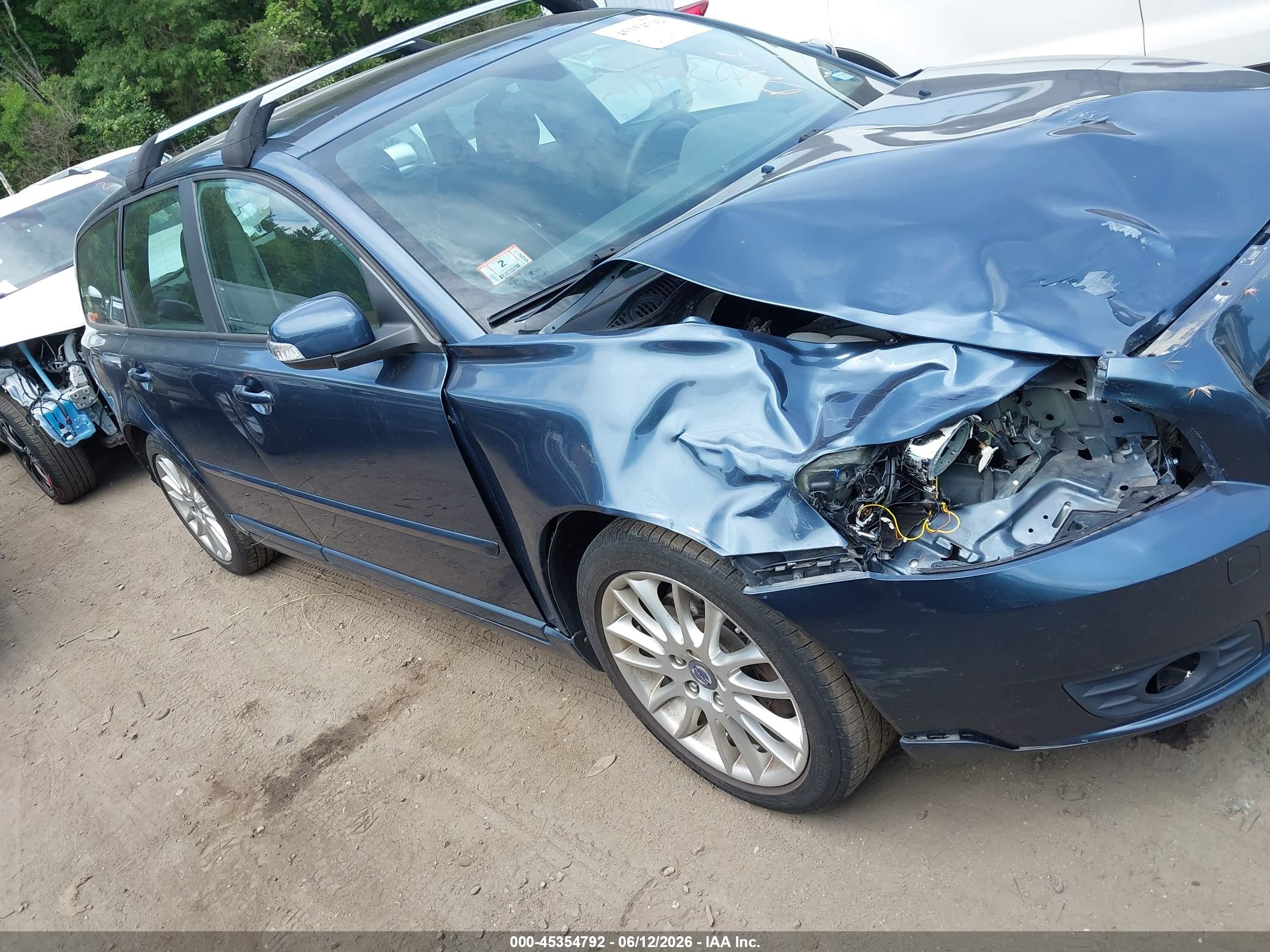 2009 Volvo V50, VIN YV1MW390092471551 — Перед